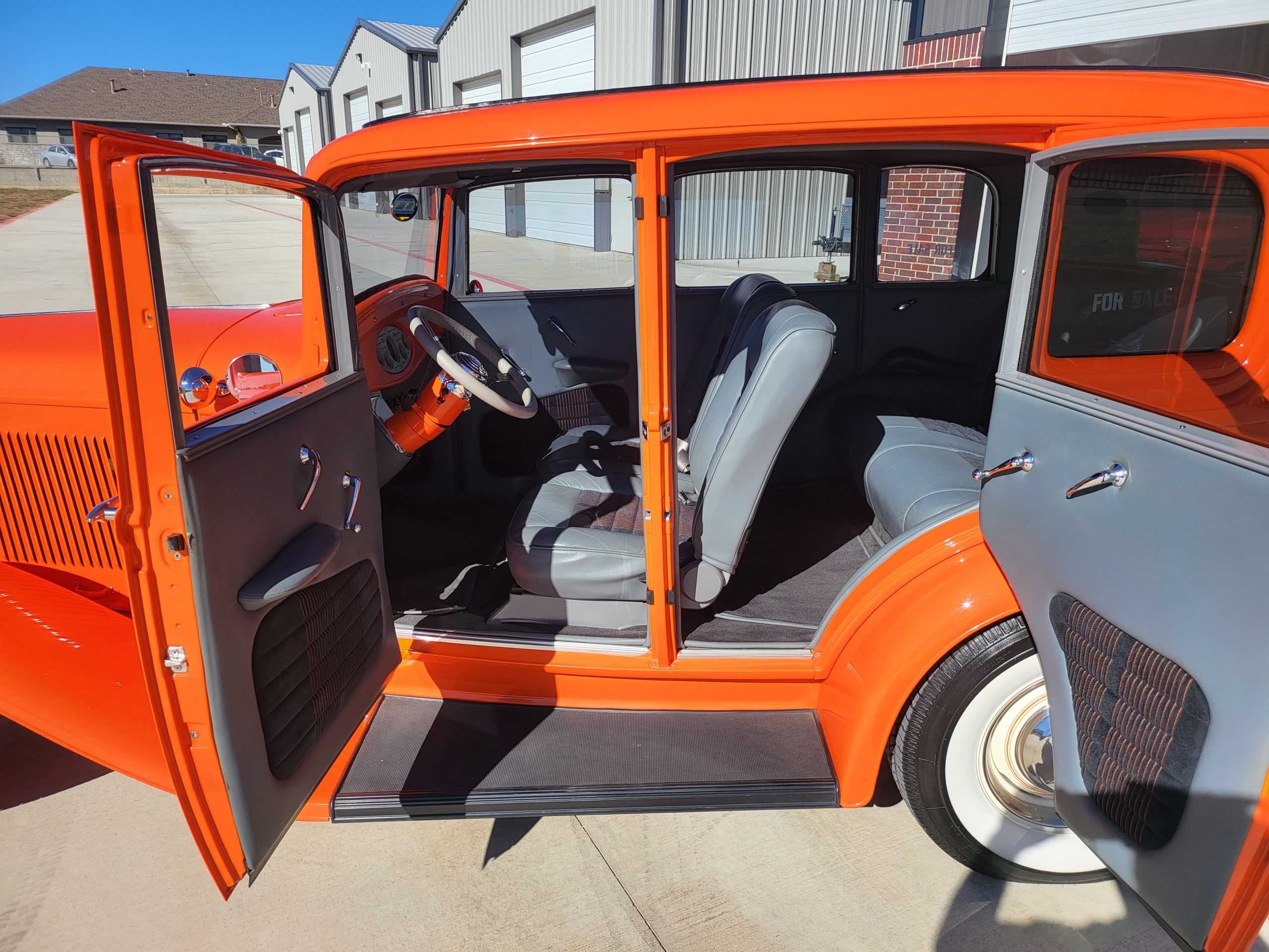 
								1932 Ford Custom Streetrod full									