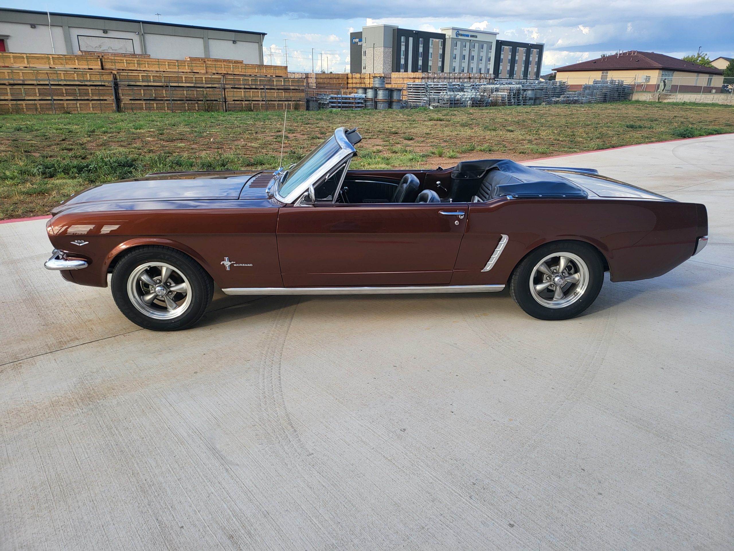 
								1965 Ford Mustang Convertible full									