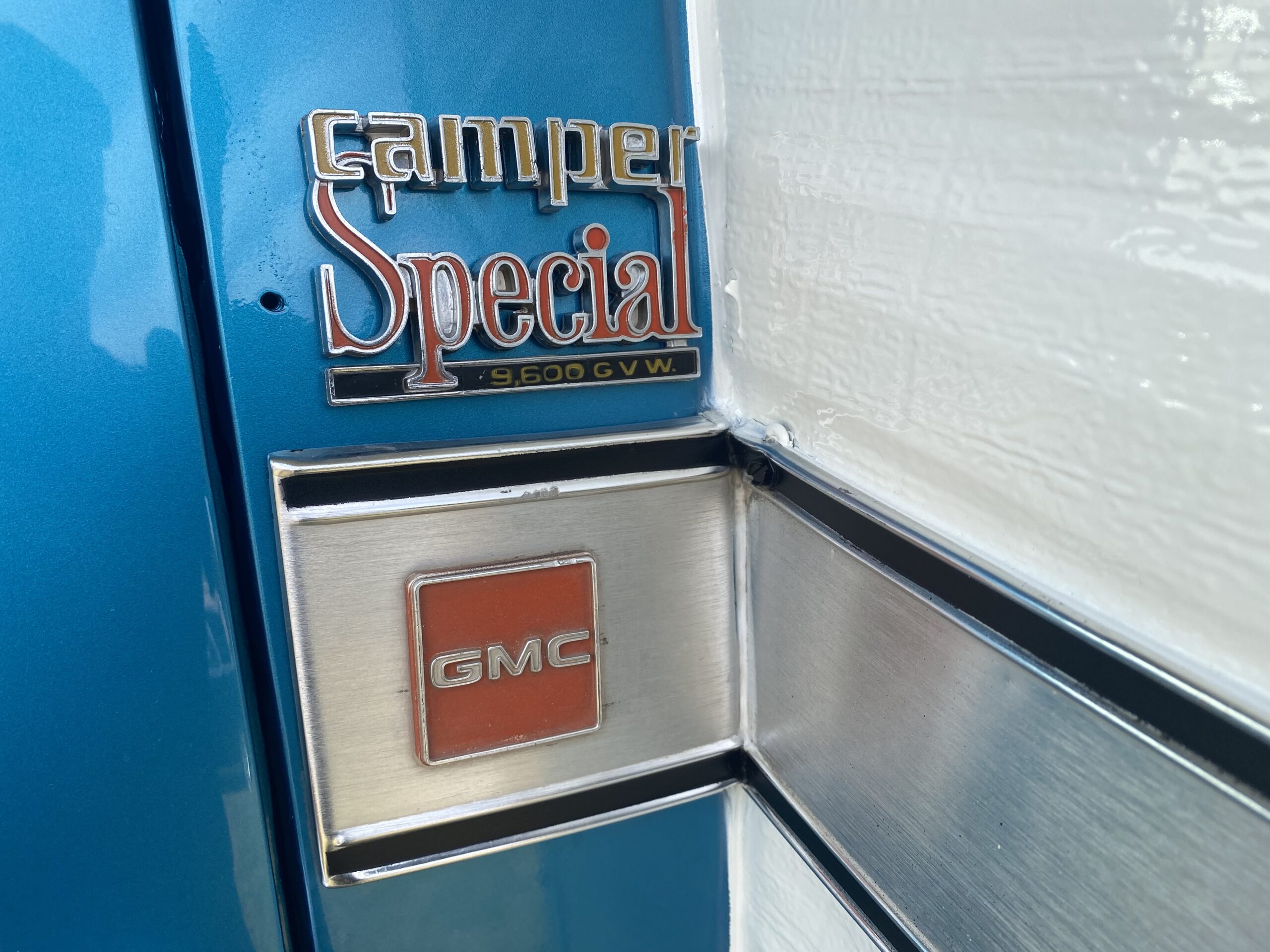 
								1973 GMC Sierra Camper Special full									