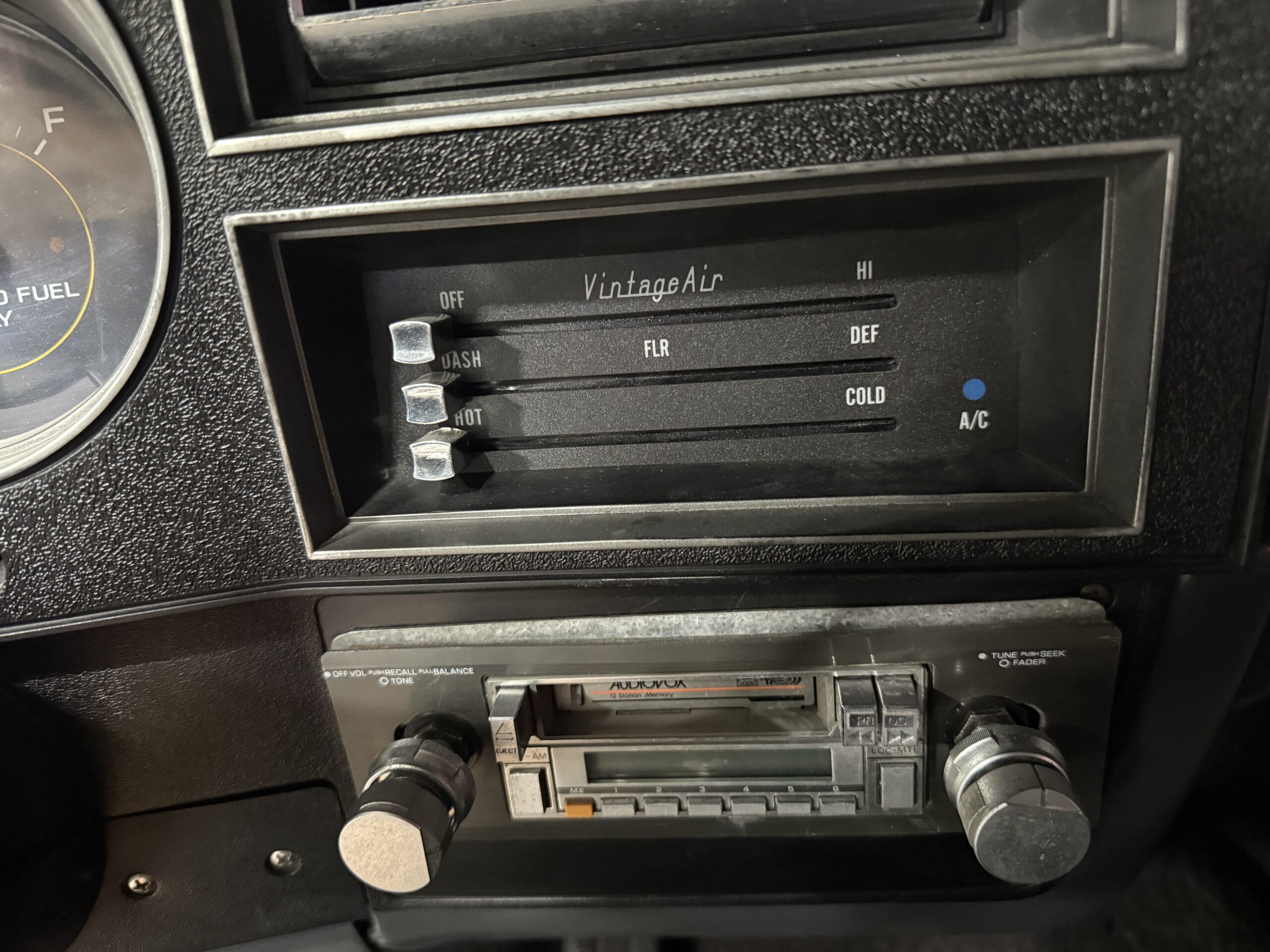 
								1982 Chevrolet C10 Stepside full									