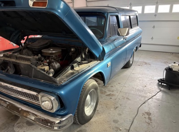 
								1966 Chevrolet Suburban full									