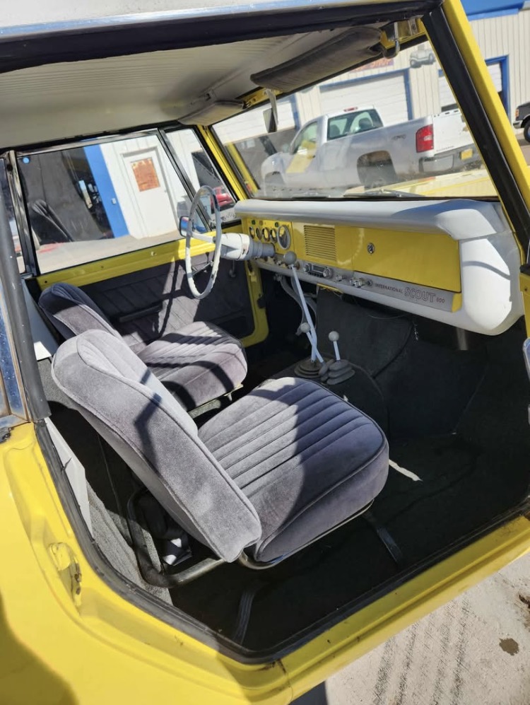 
								1967 IH Sport Top 4X4 full									