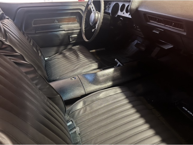 
								1974 Dodge Challenger full									