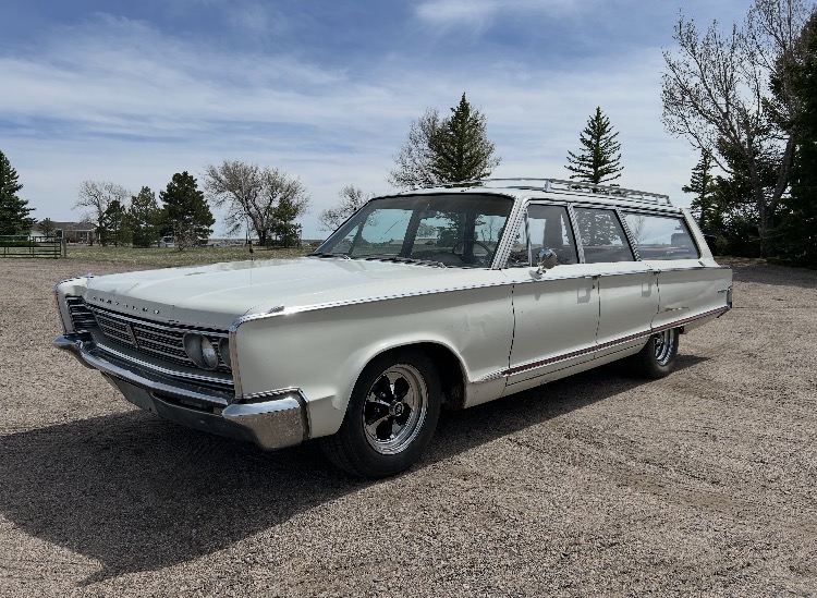 
								1966 Chrysler Town & Country full									
