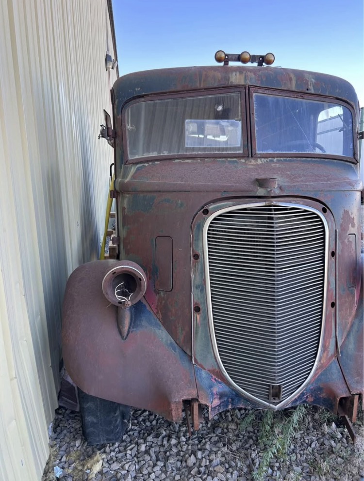 
								1940 Studebaker COE full									