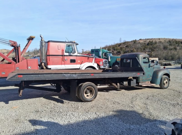 
								1941 International KB5 Rollback full									
