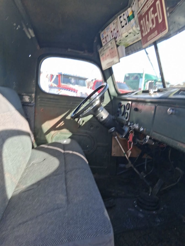 
								1941 International KB5 Rollback full									