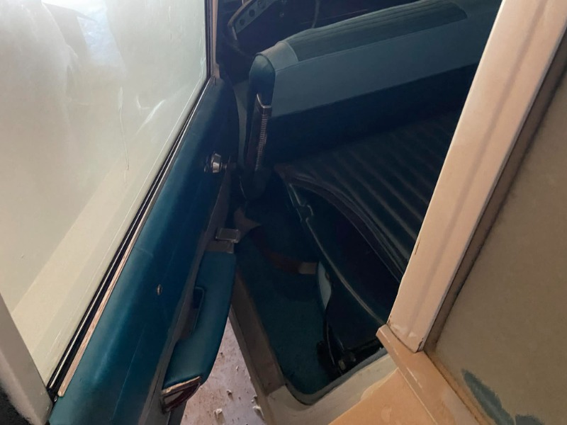
								1961 Chevy Nomad 348 full									
