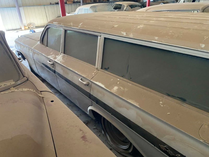 
								1961 Chevy Nomad 348 full									