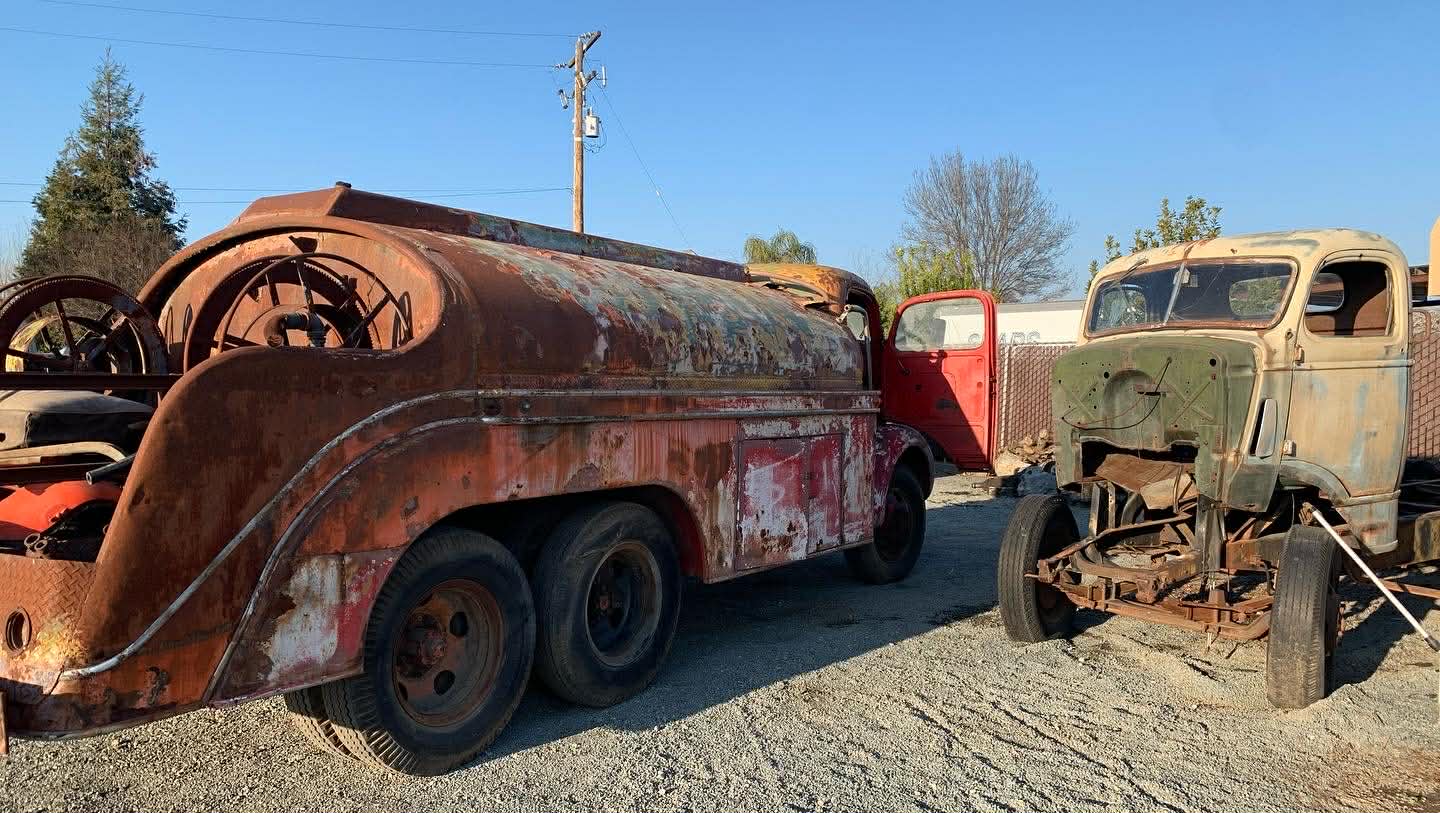 
								1941 Ford COE Tanker full									