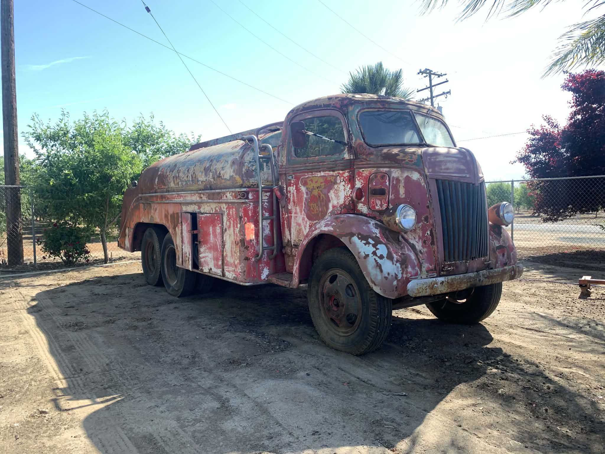 
								1941 Ford COE Tanker full									