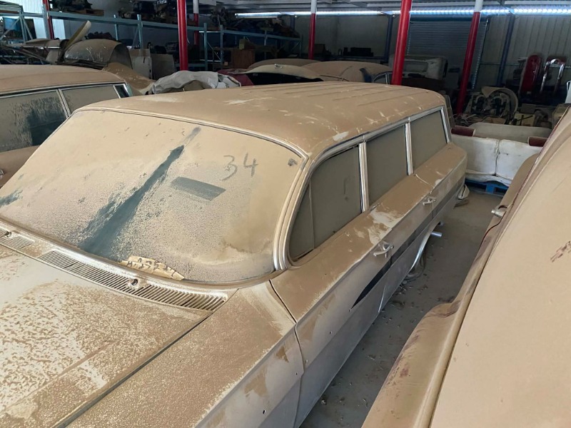 
								1961 Chevy Nomad 348 full									