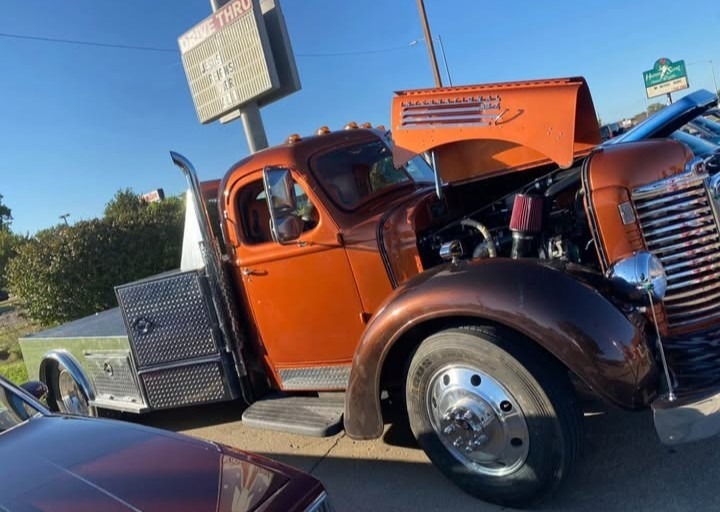 
								1948 International KB-7 Flatbed full									