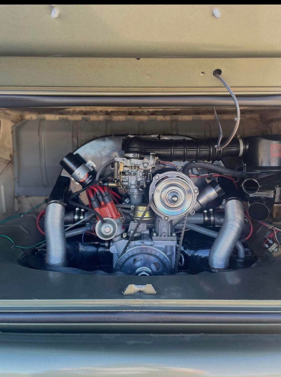 
								1971 Volkswagen Bus full									
