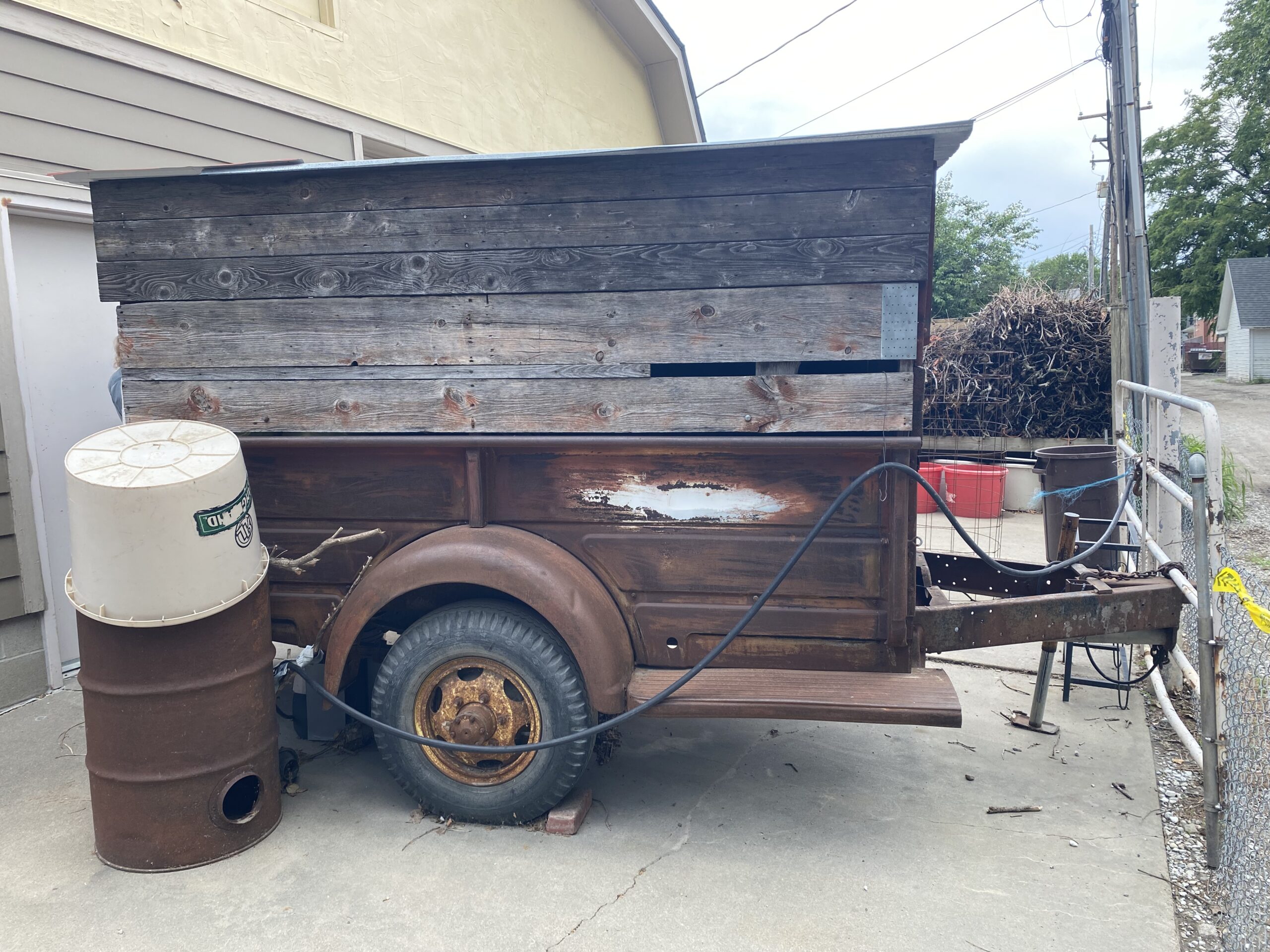 
								1952 Dodge Power Wagon 9′ Trailer full									