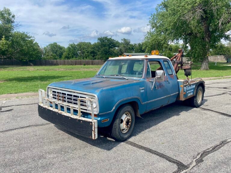 1974 Dodge D300 Tow Truck