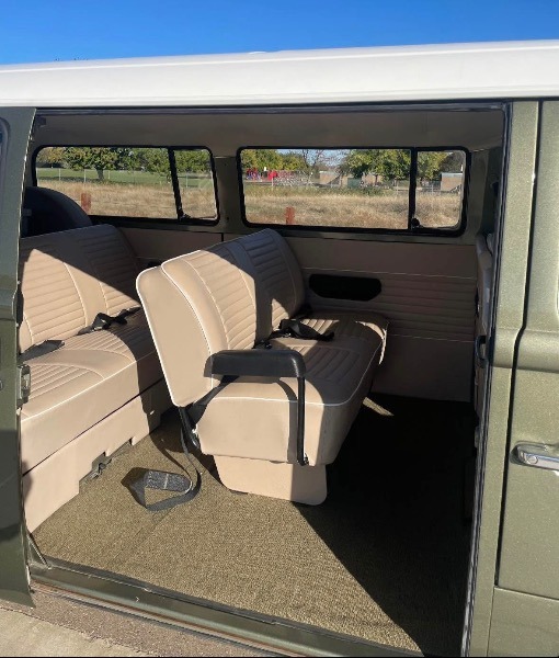 
								1971 Volkswagen Bus full									