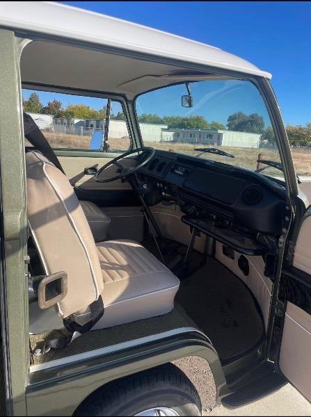 
								1971 Volkswagen Bus full									
