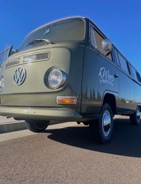 
								1971 Volkswagen Bus full									