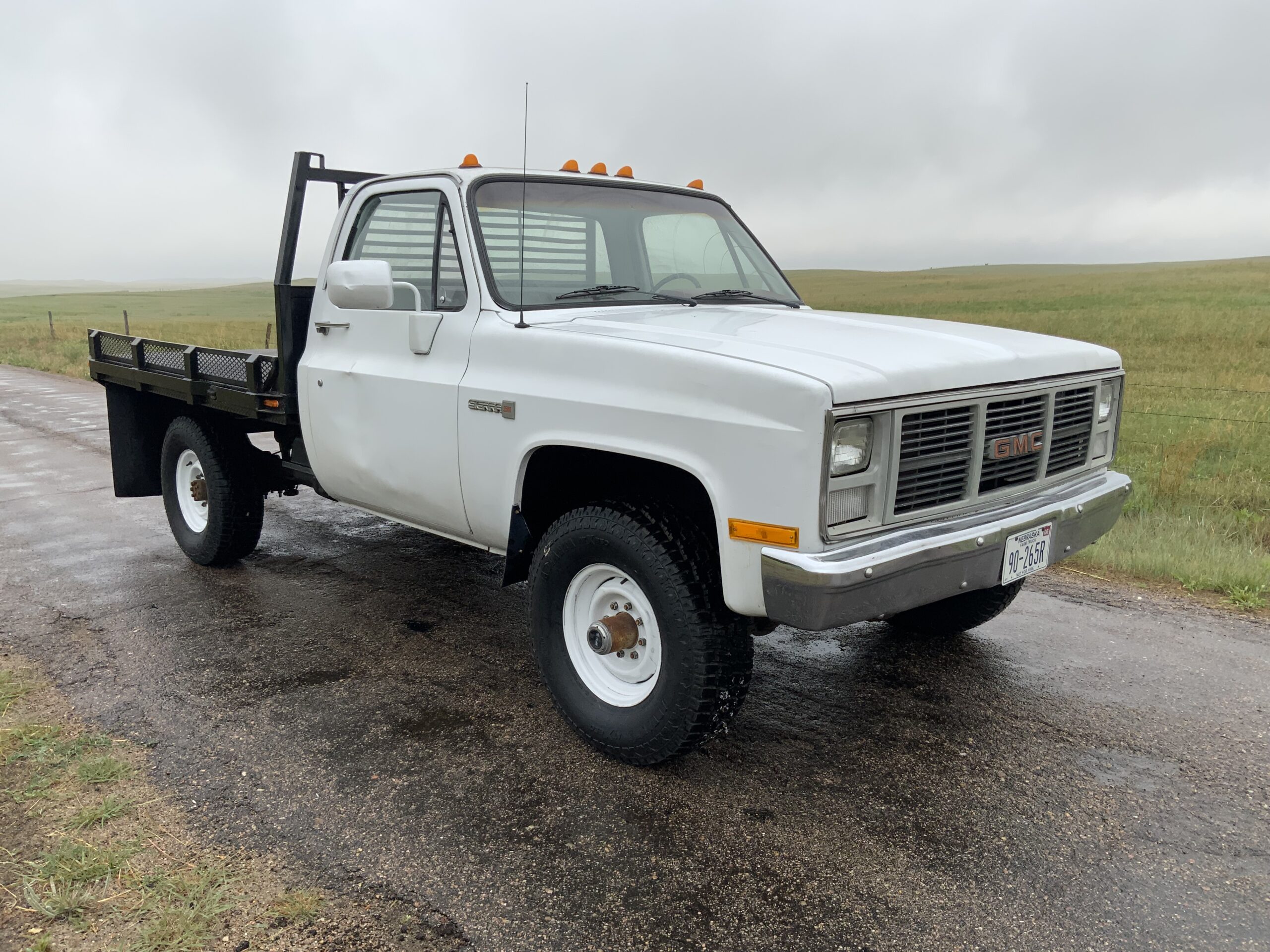 
								1987 GMC 3500 Flatbed Truck full									