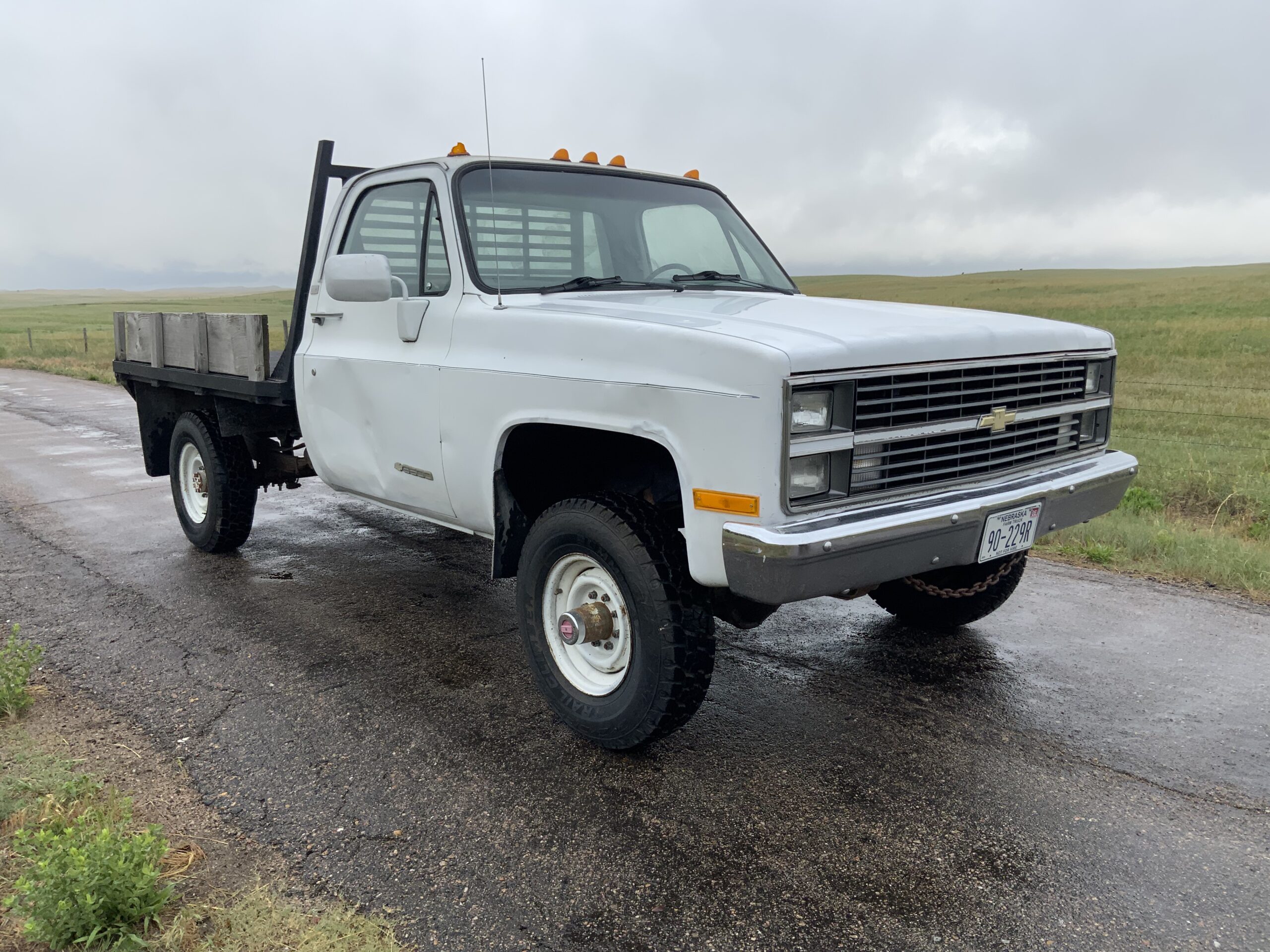 
								1989 Chevrolet 3500 Flatbed Truck full									