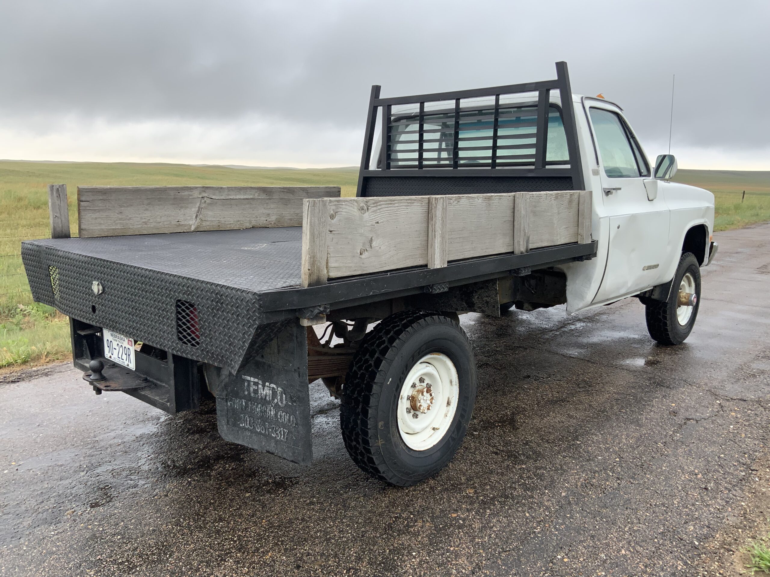 
								1989 Chevrolet 3500 Flatbed Truck full									
