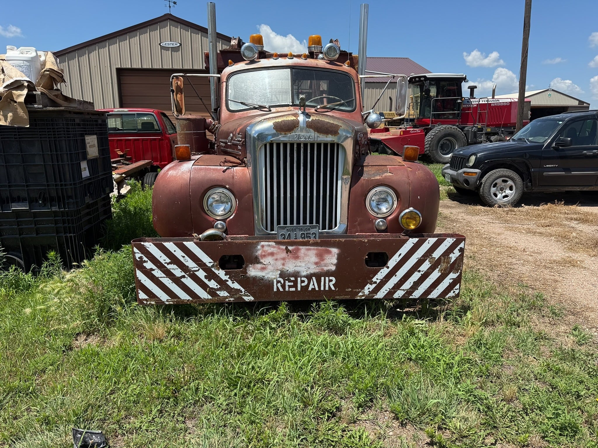 
								1957 Mack B61 Tow Truck full									