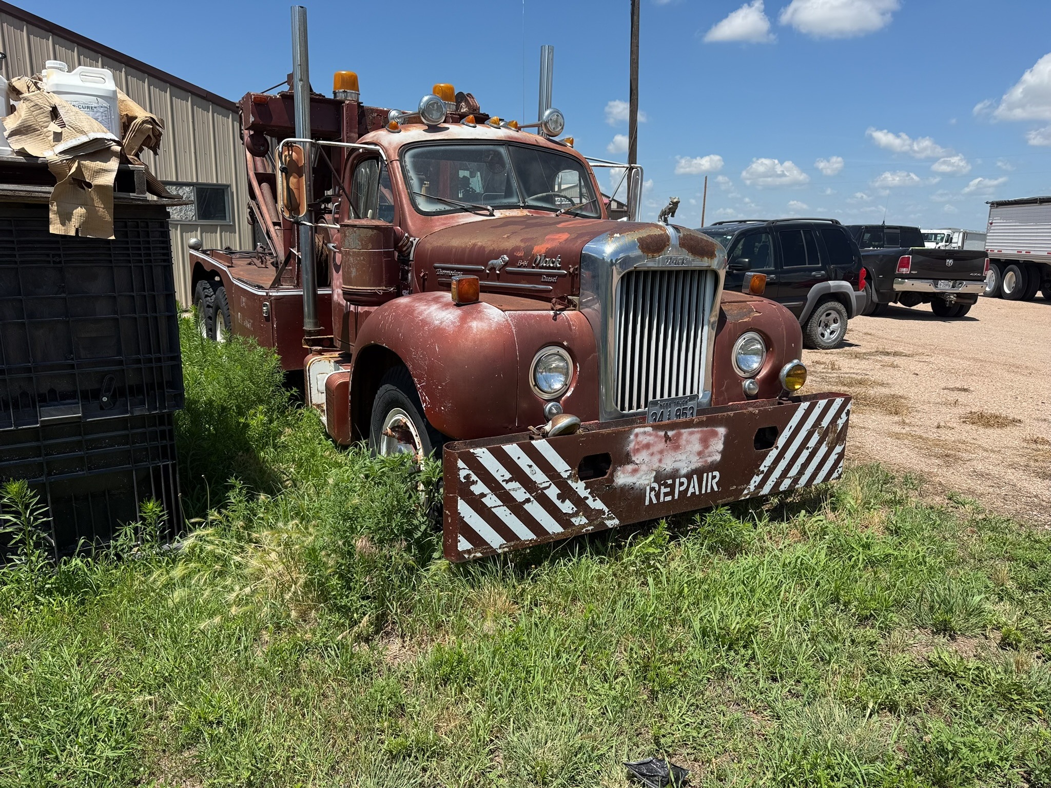 
								1957 Mack B61 Tow Truck full									