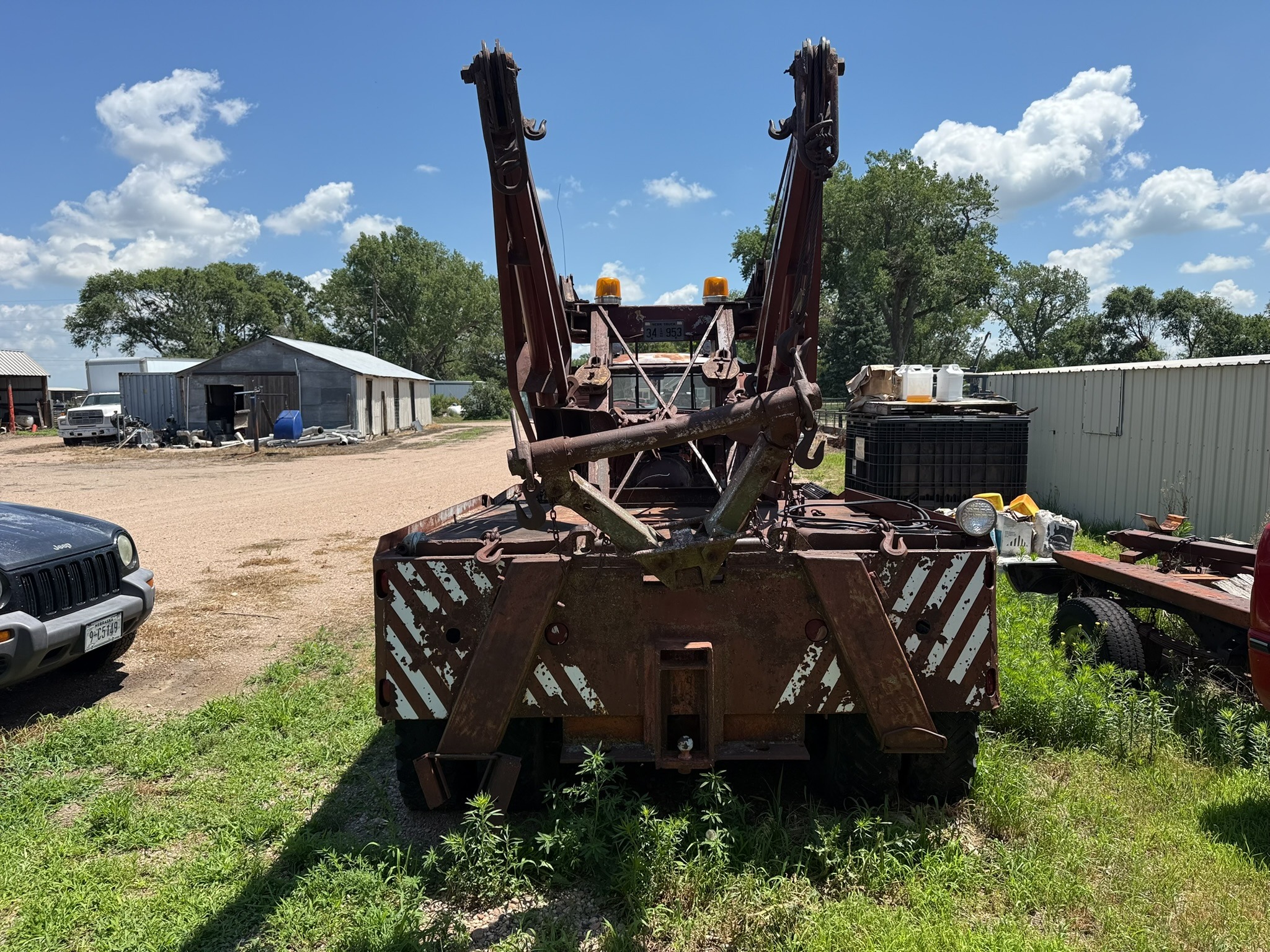 
								1957 Mack B61 Tow Truck full									