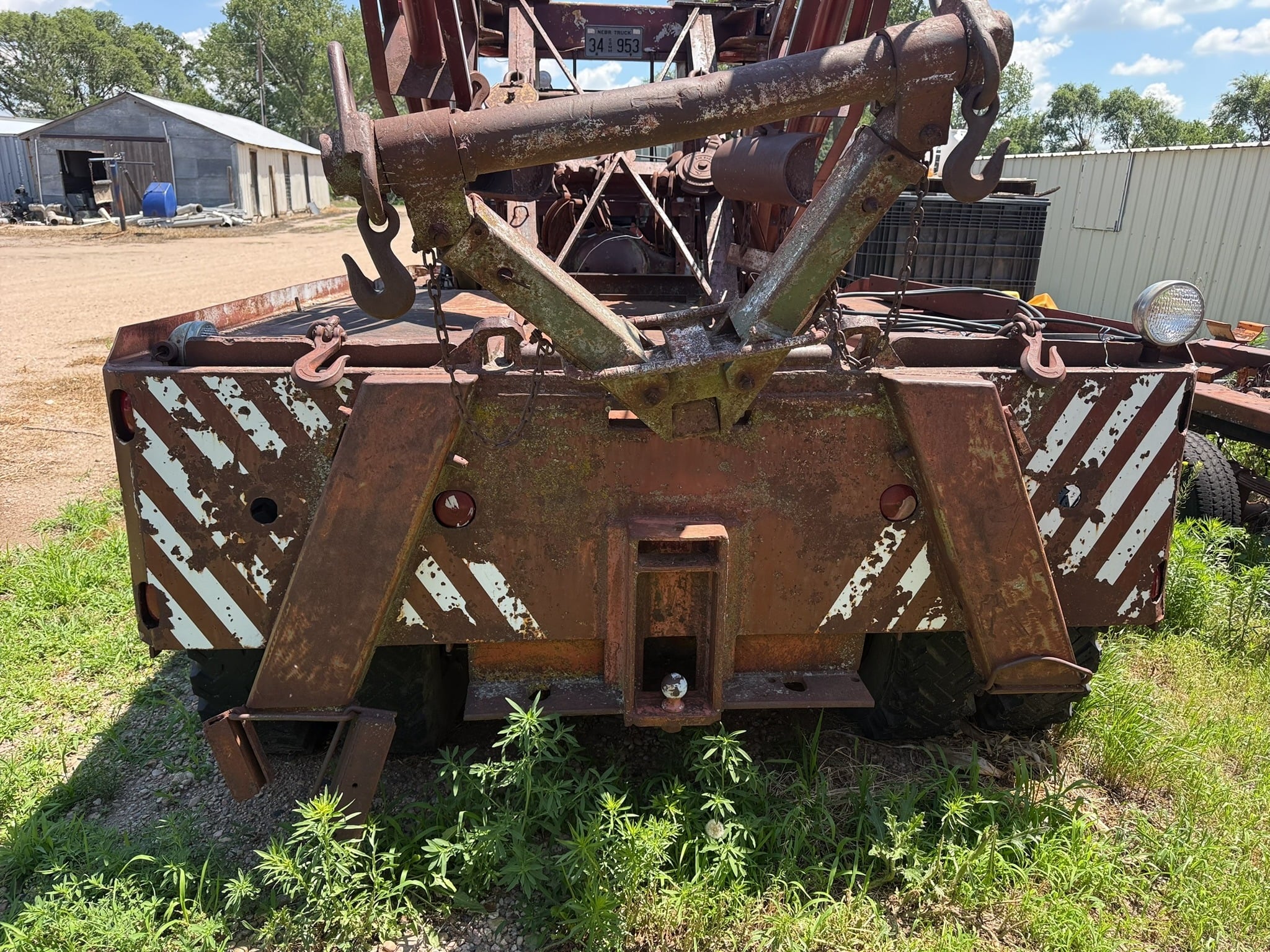 
								1957 Mack B61 Tow Truck full									