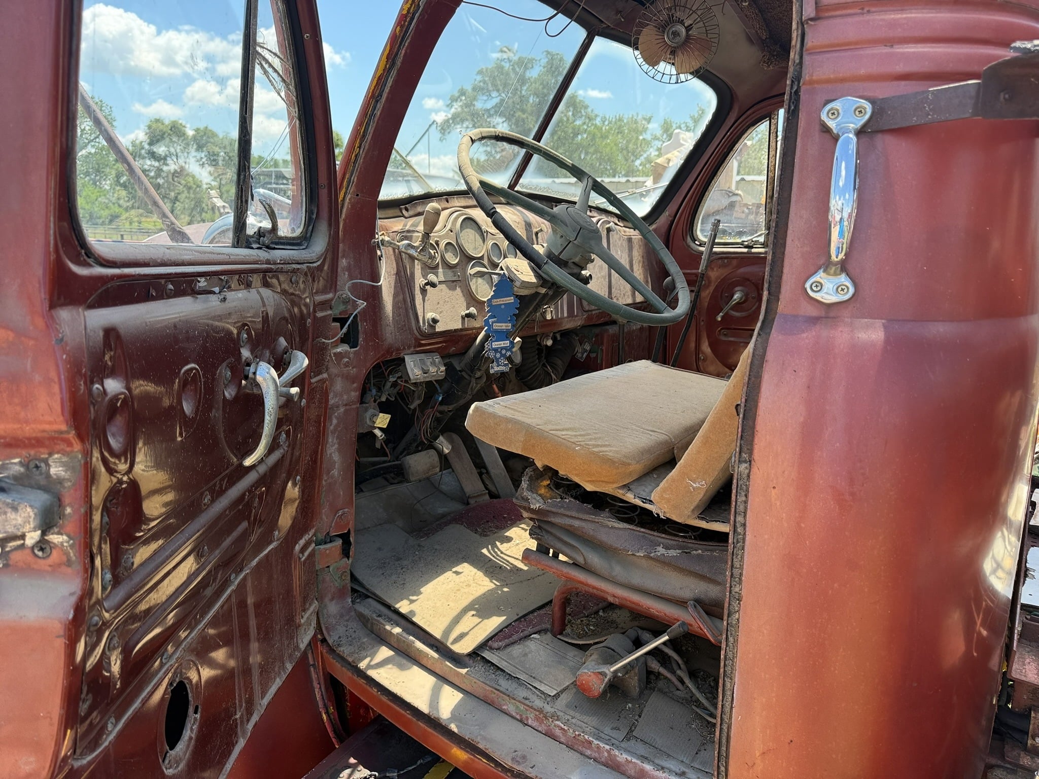 
								1957 Mack B61 Tow Truck full									