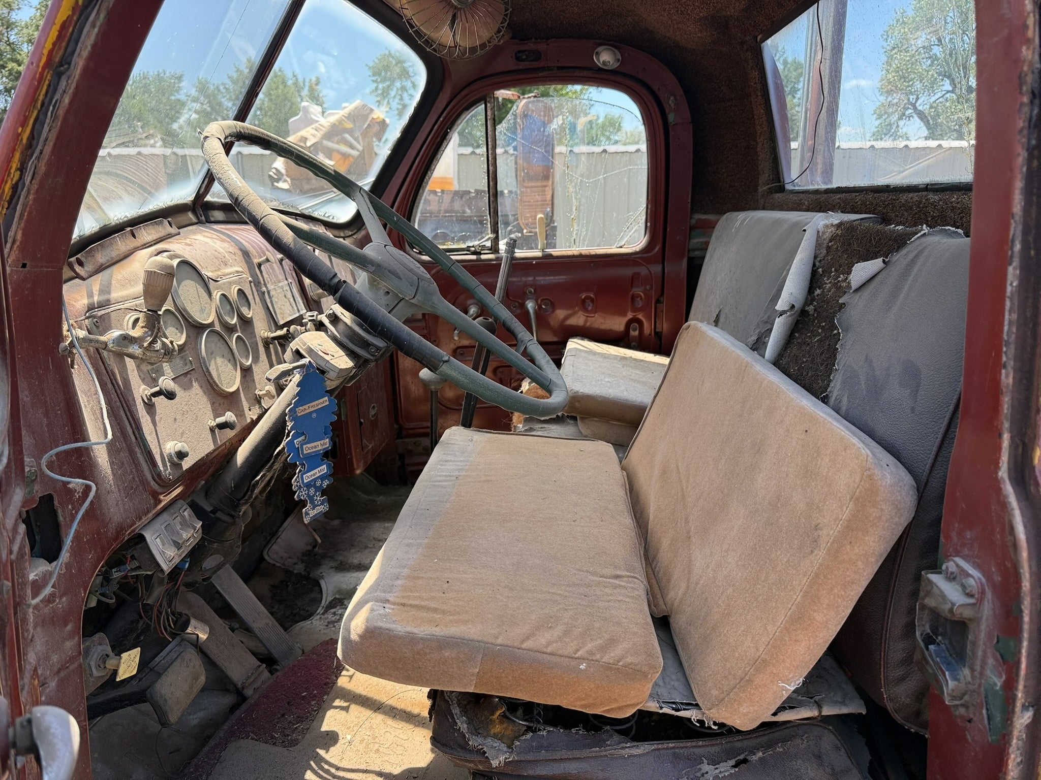 
								1957 Mack B61 Tow Truck full									