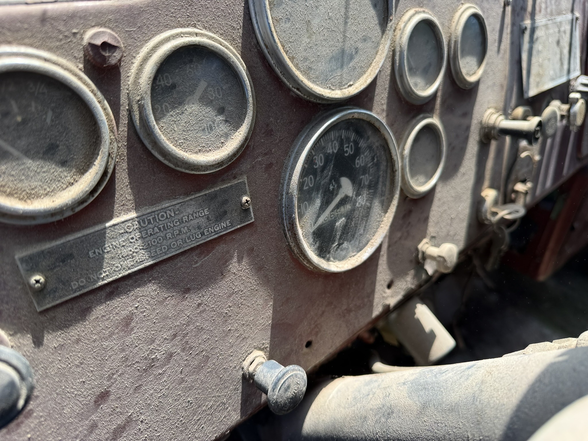 
								1957 Mack B61 Tow Truck full									