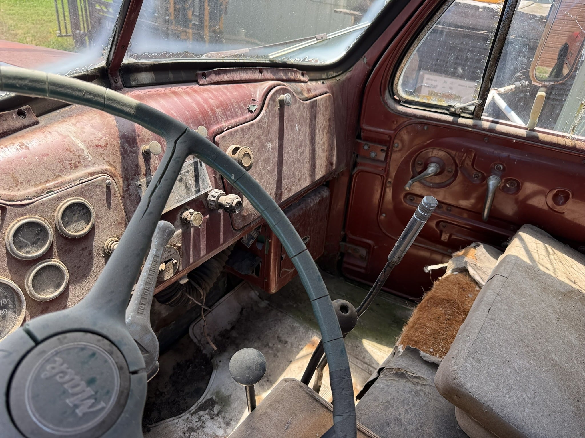 
								1957 Mack B61 Tow Truck full									