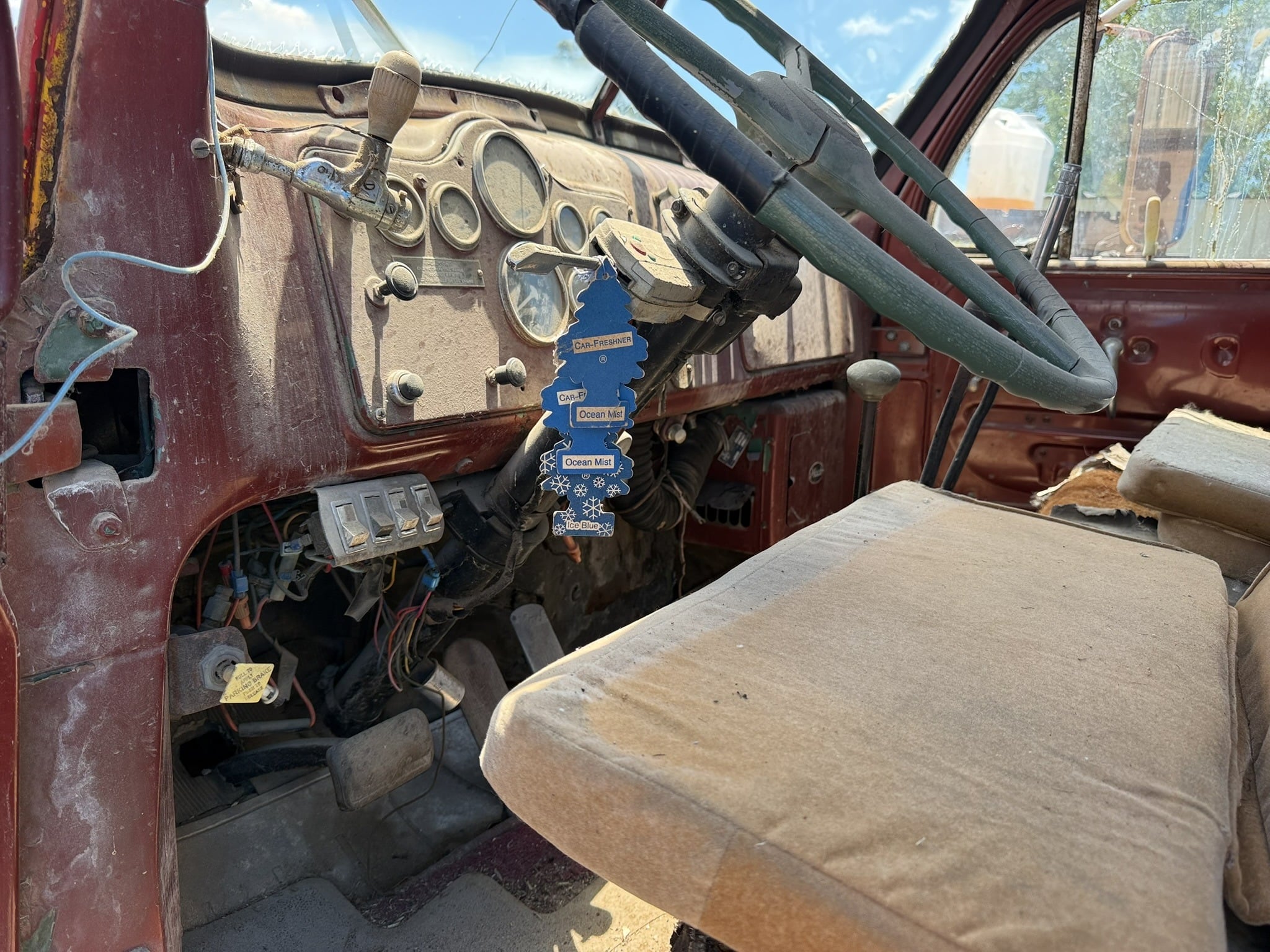 
								1957 Mack B61 Tow Truck full									