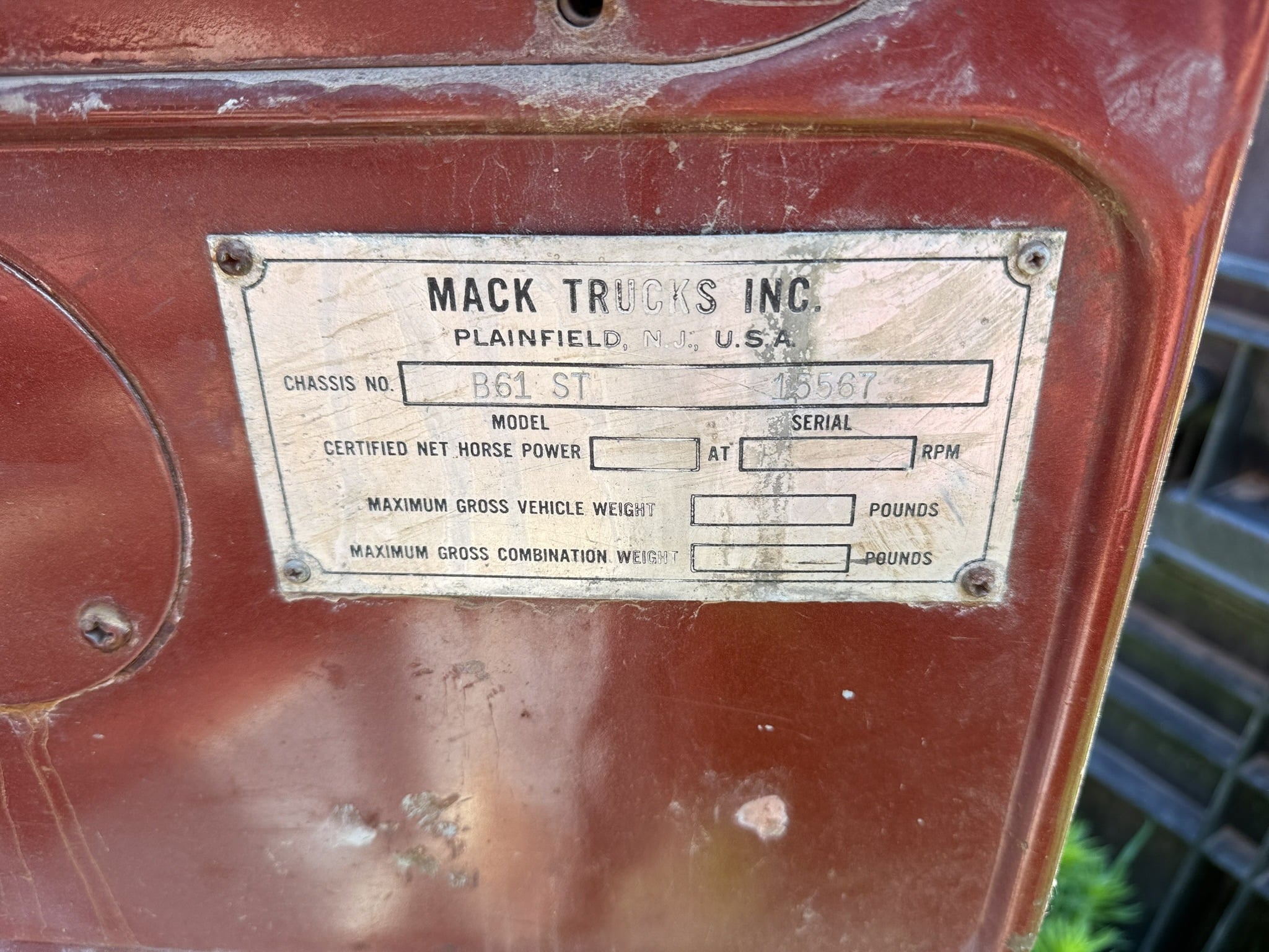 
								1957 Mack B61 Tow Truck full									