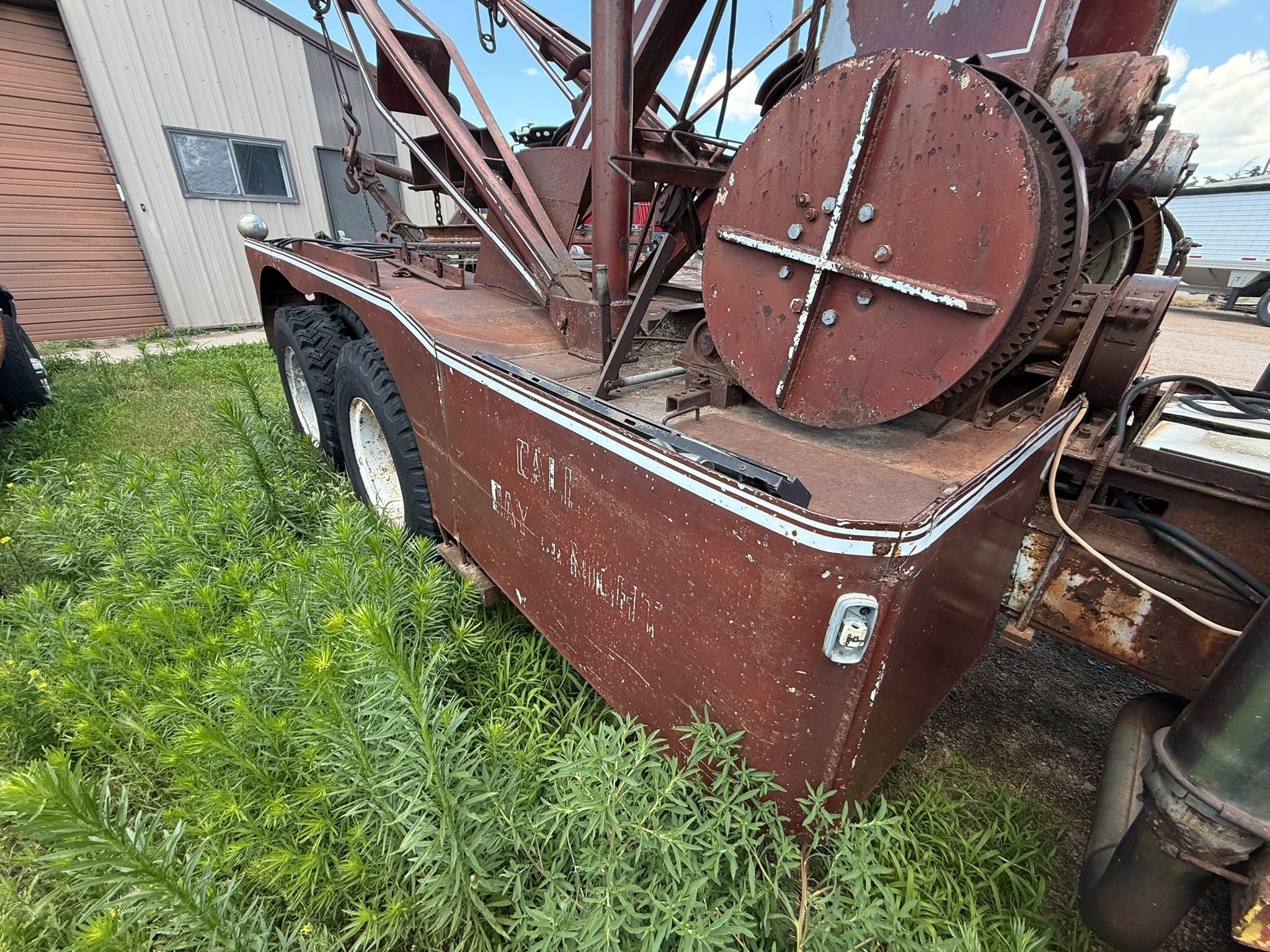 
								1957 Mack B61 Tow Truck full									