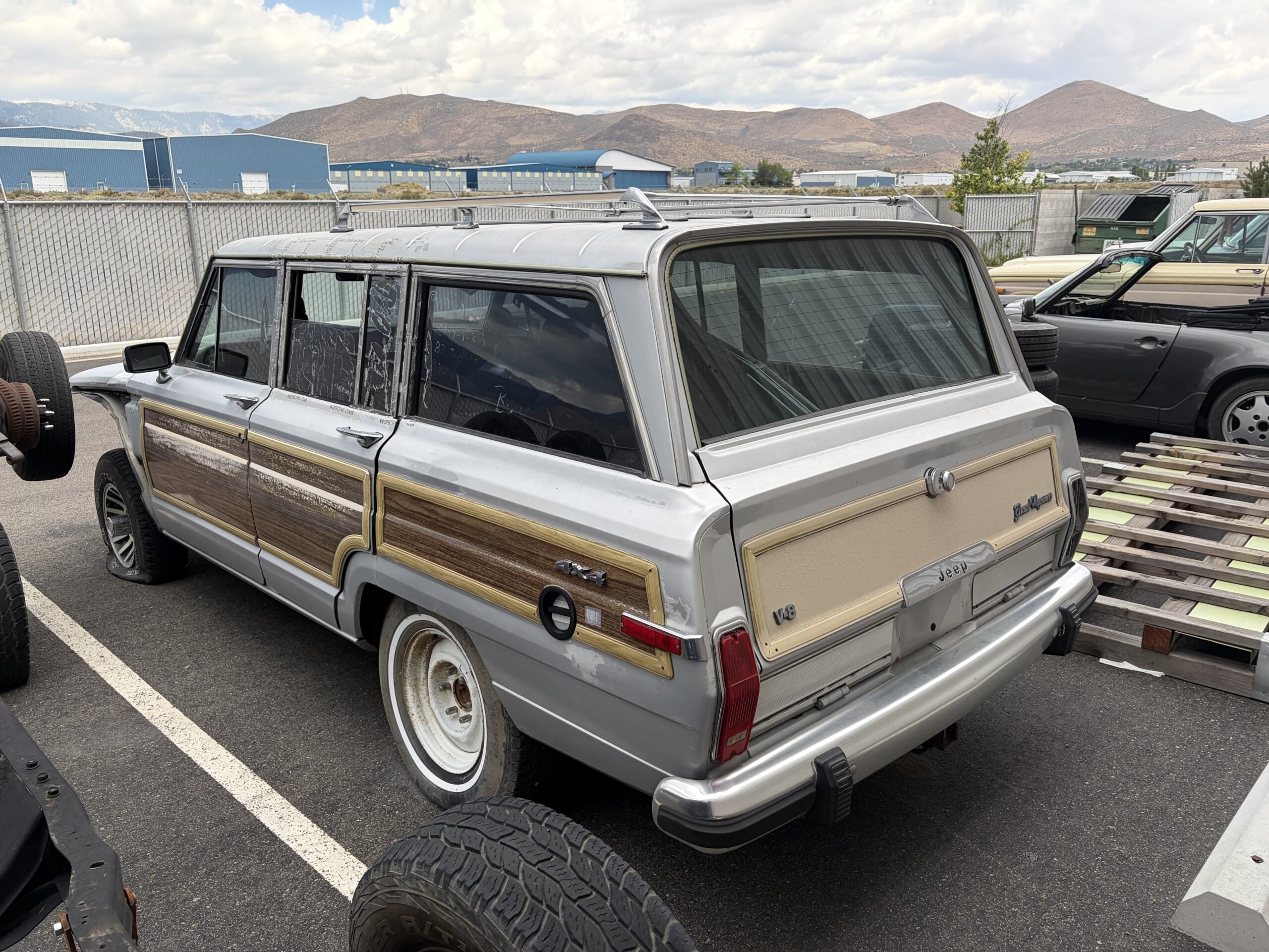 
								1986 Jeep Grand Wagoneer Project full									