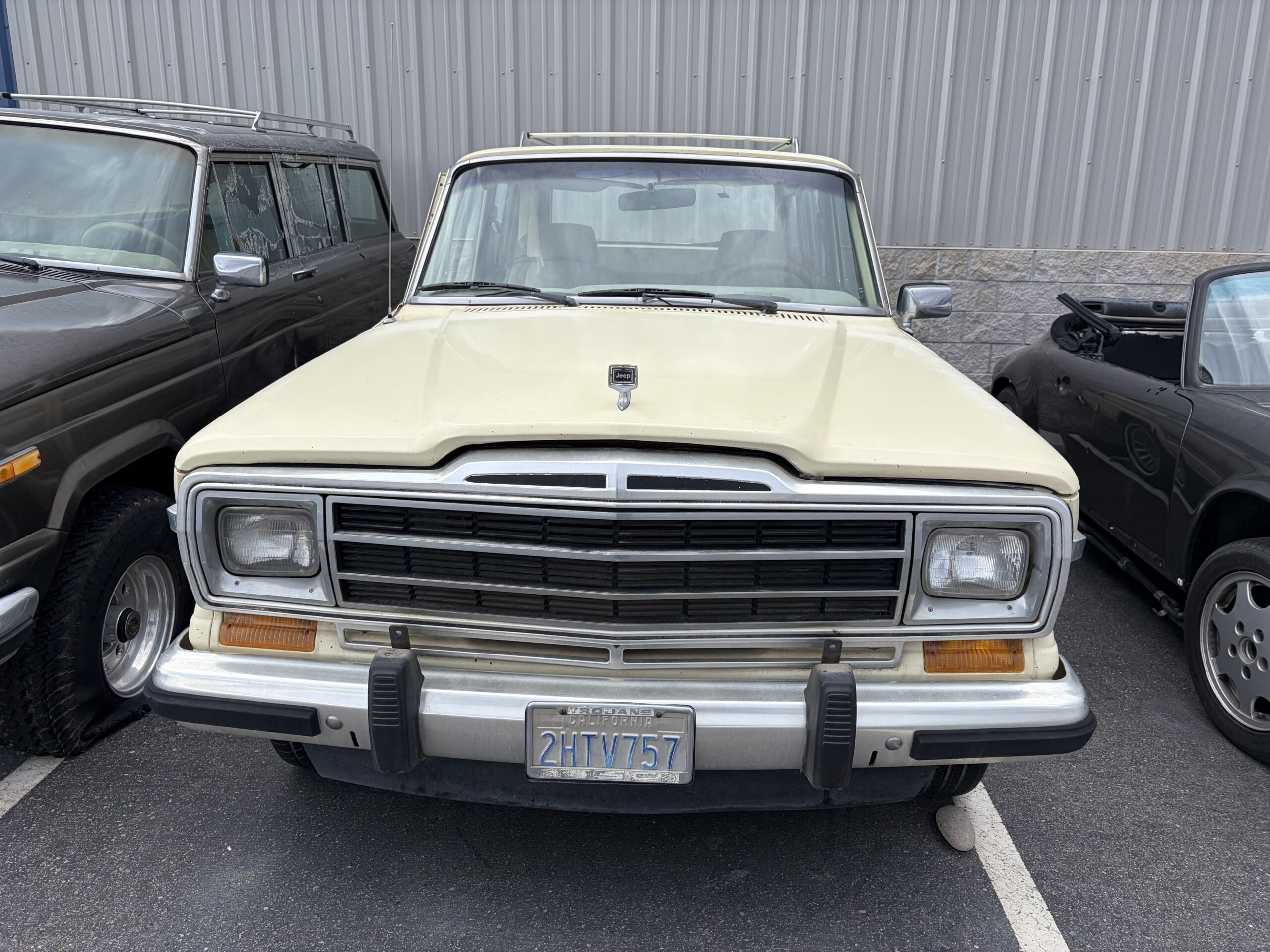 
								1984 Jeep Grand Wagoneer full									