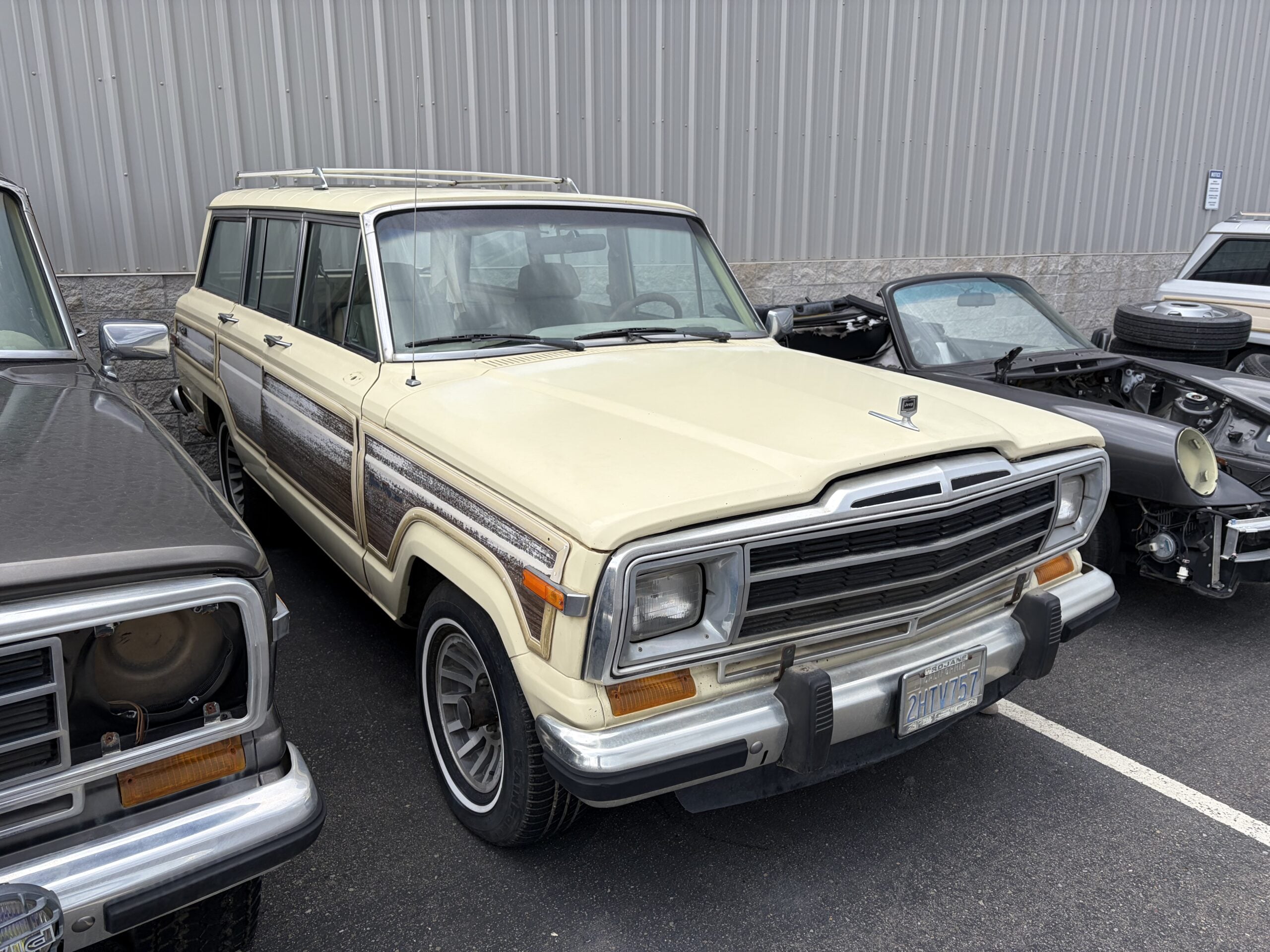 
								1984 Jeep Grand Wagoneer full									