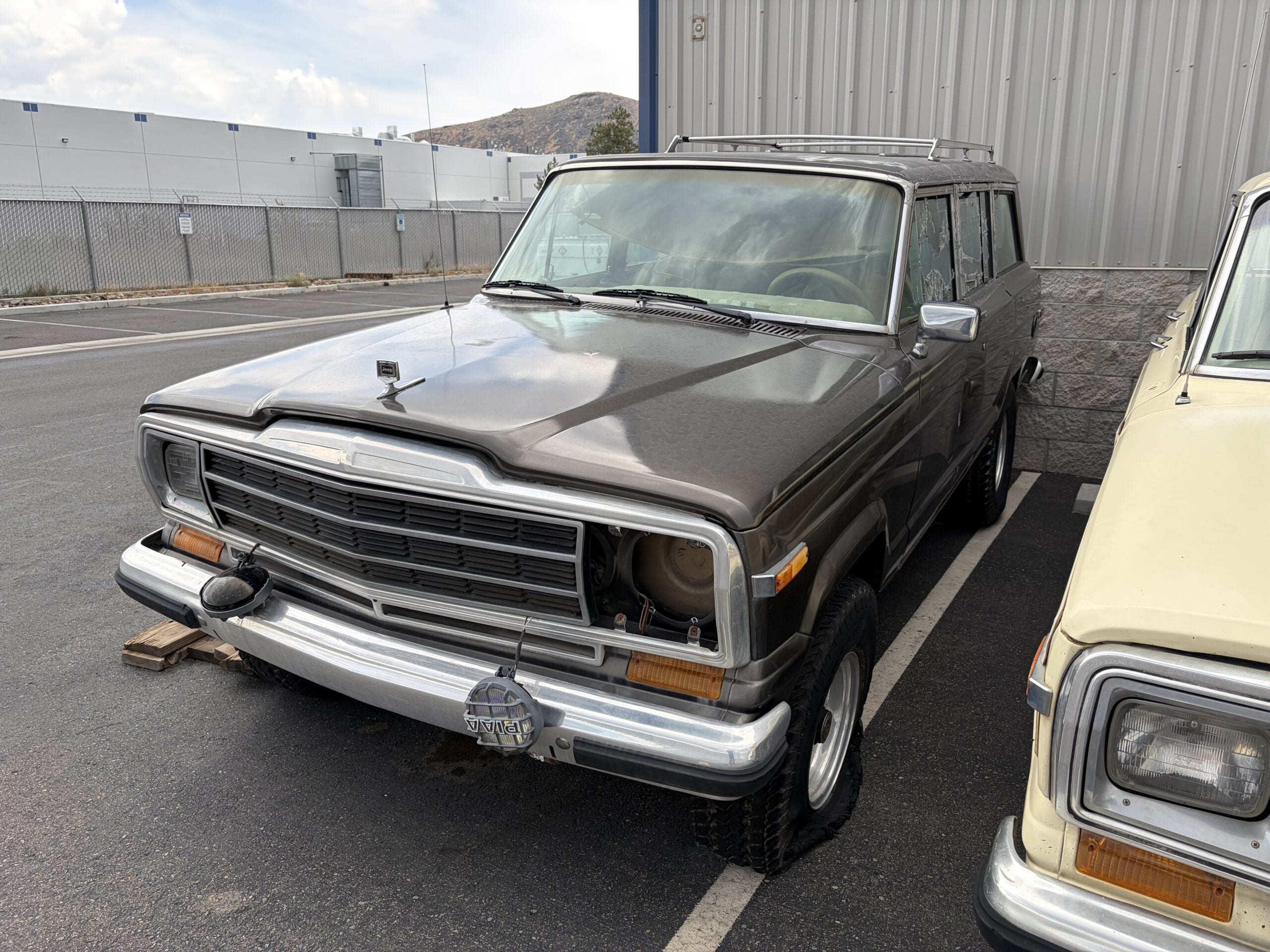 
								1986 Jeep Wagoneer full									