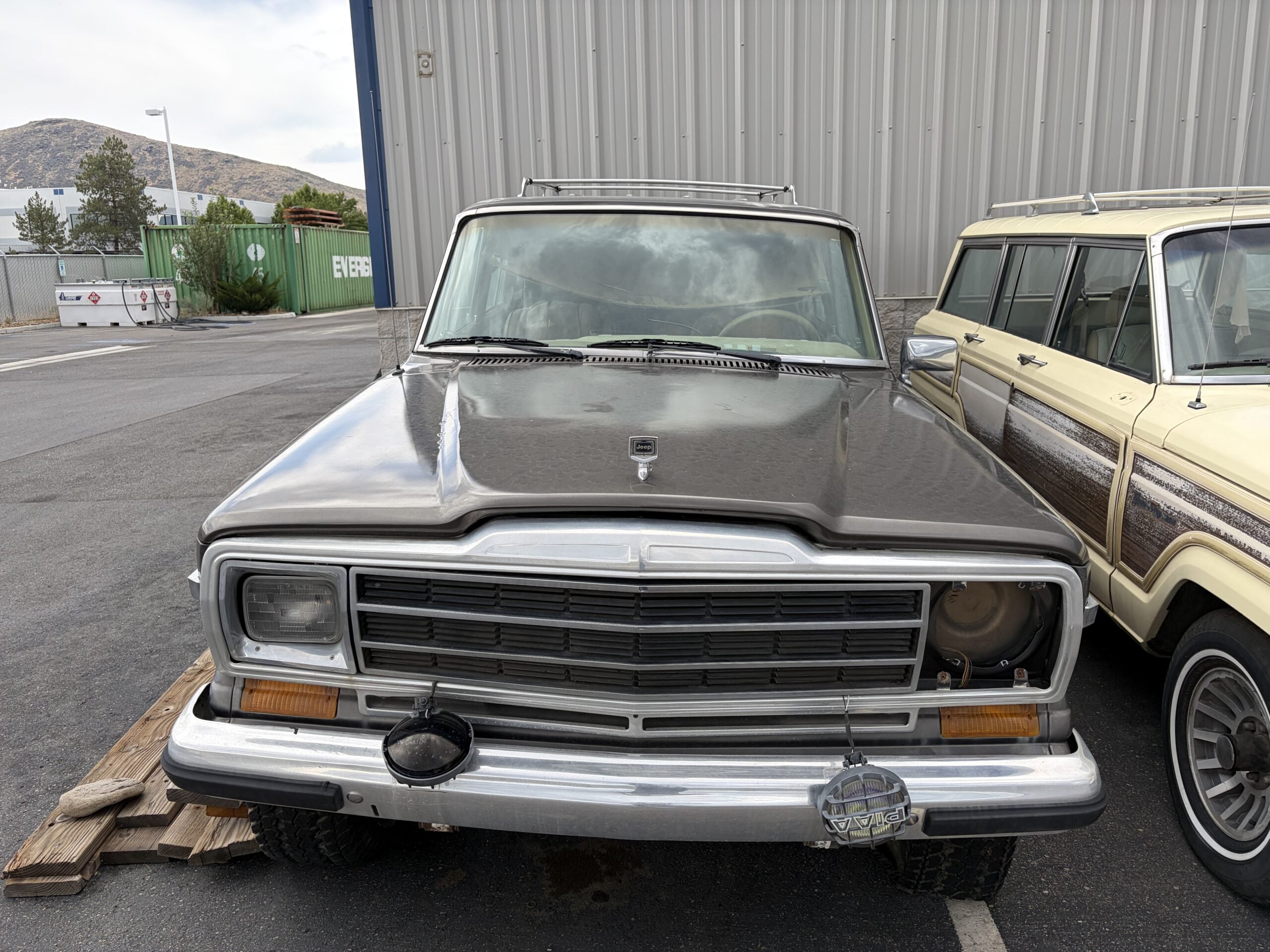 
								1986 Jeep Wagoneer full									