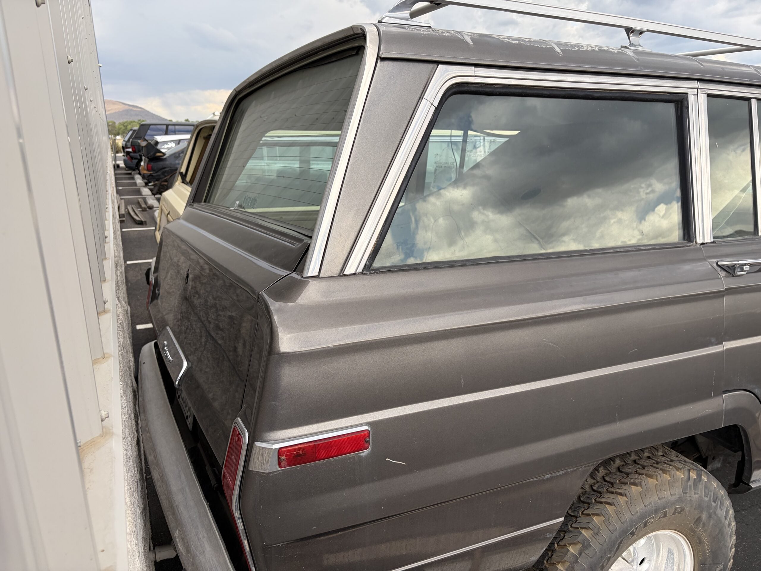 
								1986 Jeep Wagoneer full									