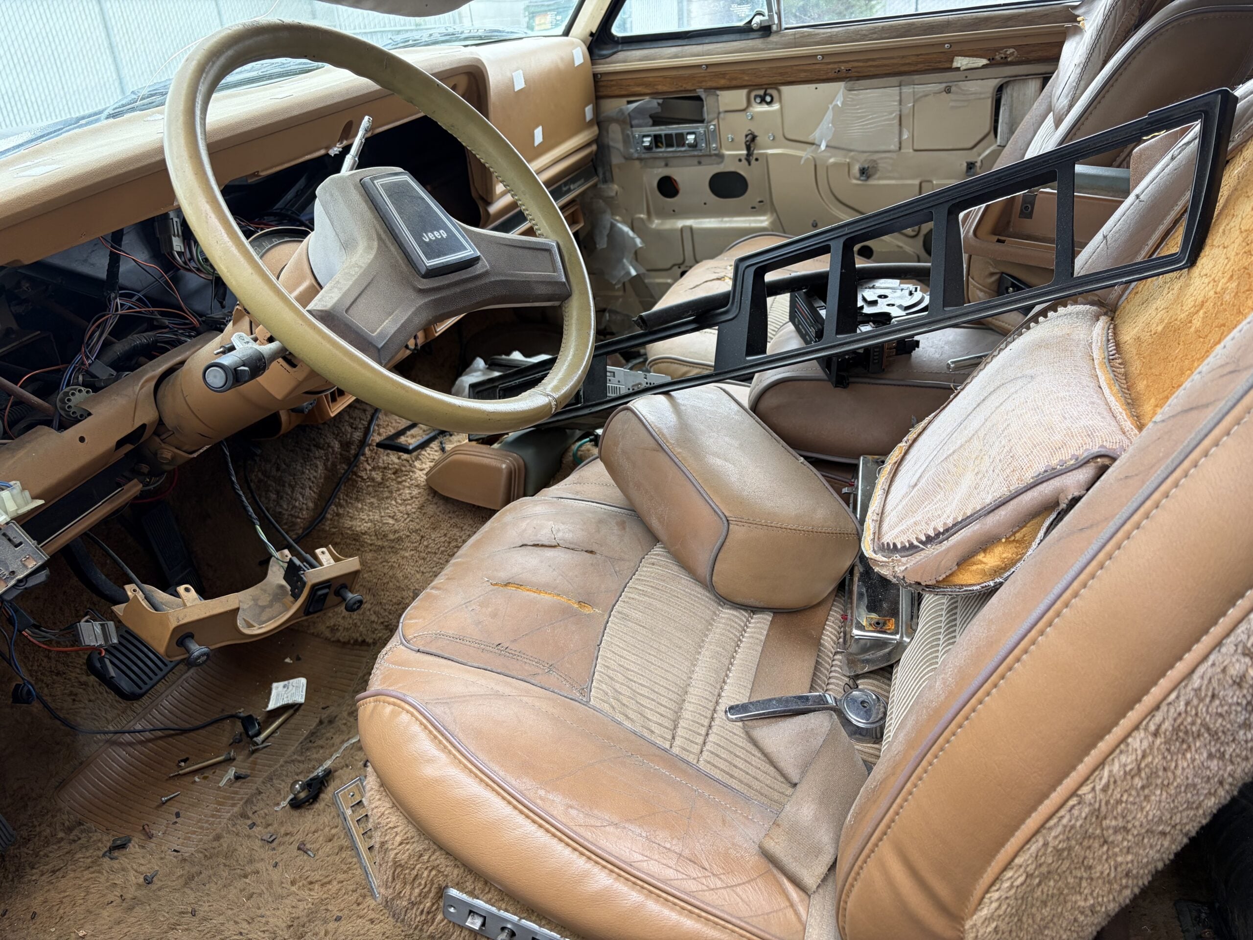 
								1986 Jeep Wagoneer full									