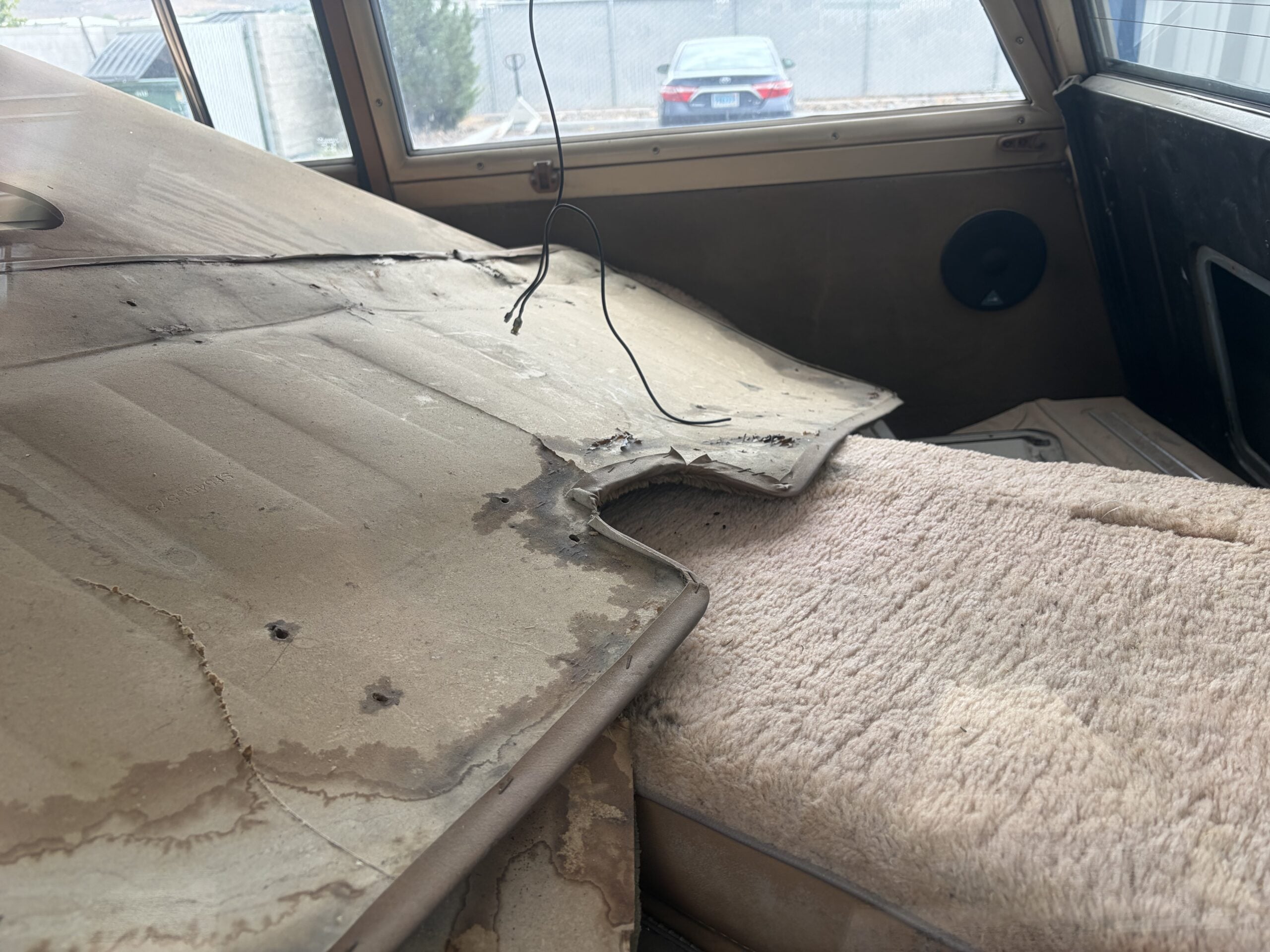 
								1986 Jeep Wagoneer full									