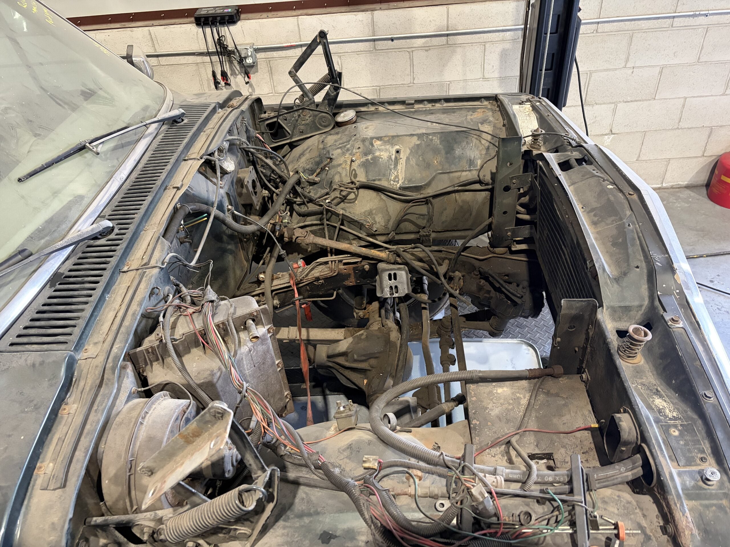 
								1991 Jeep Grand Wagoneer full									