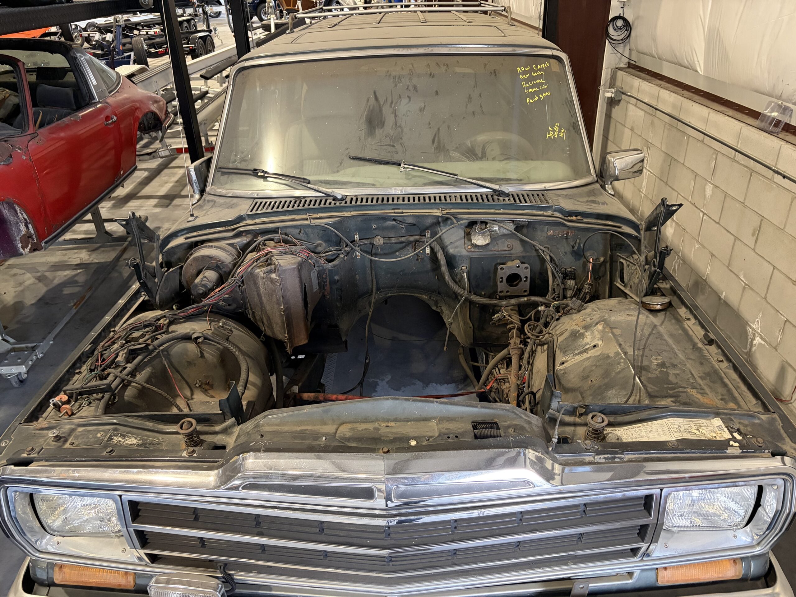 
								1991 Jeep Grand Wagoneer full									