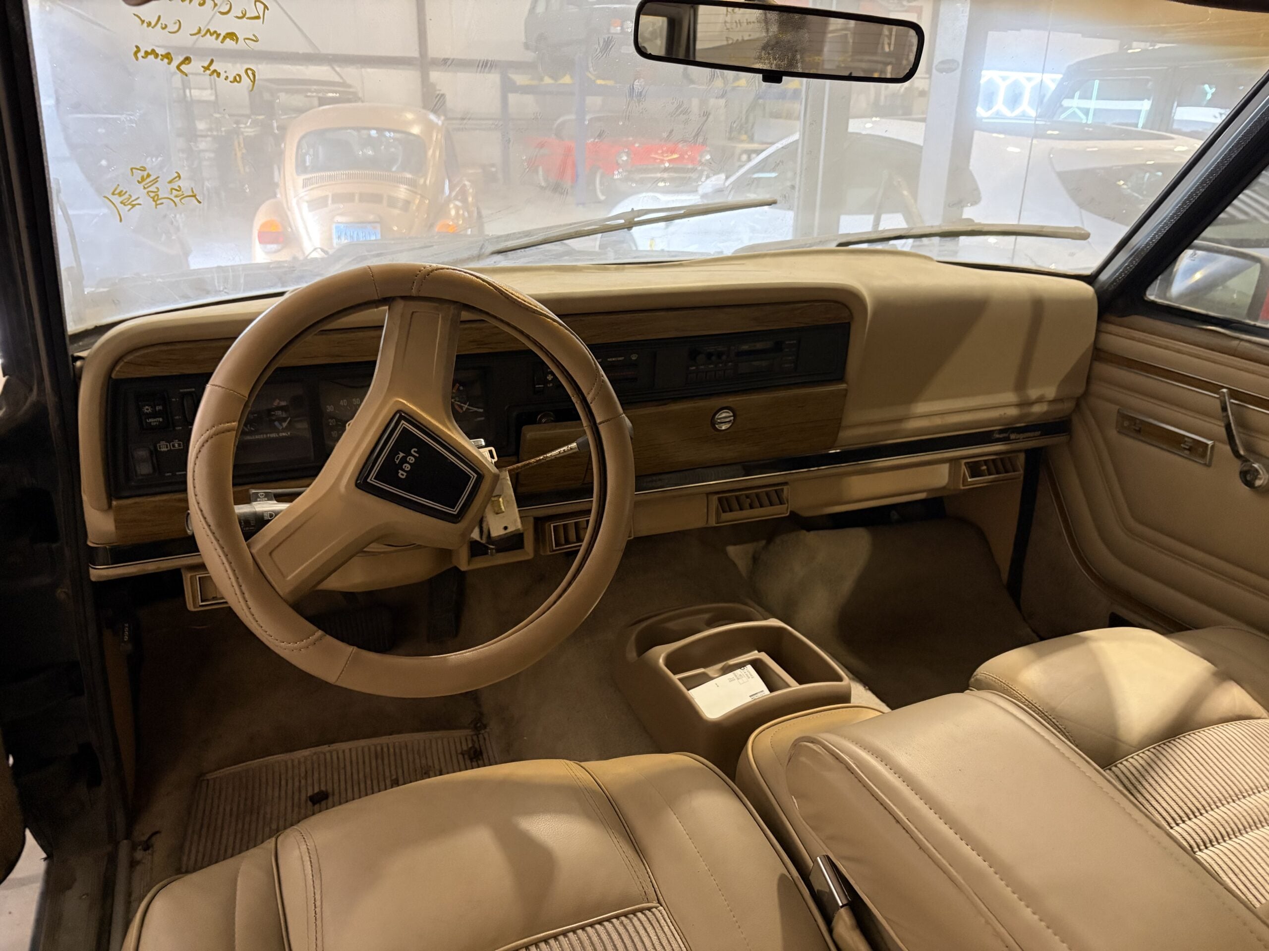 
								1991 Jeep Grand Wagoneer full									