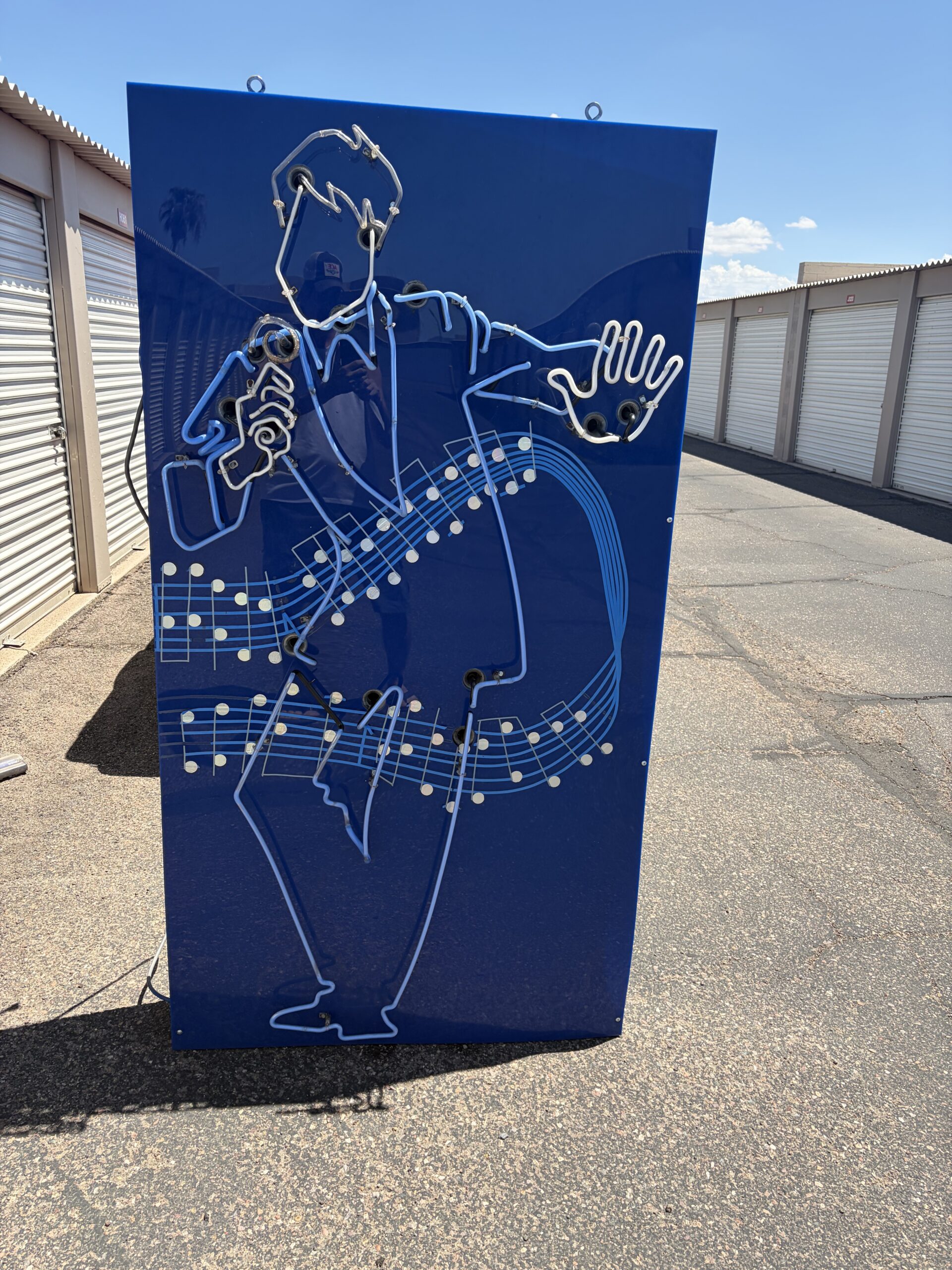 
								Restored Neon Jazz Mann Neon full									