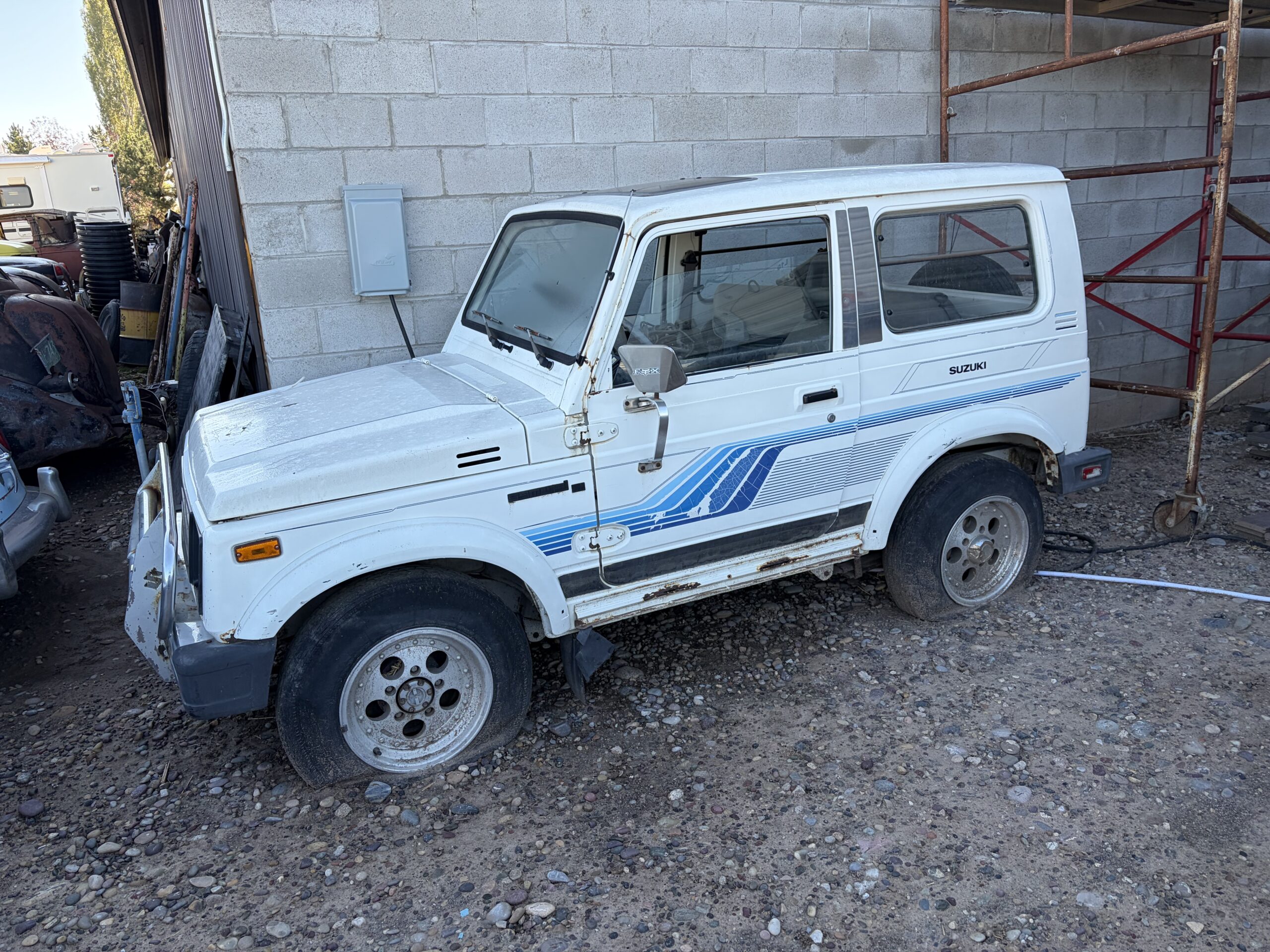 
								1985 Suzuki Samurai Tin Top full									